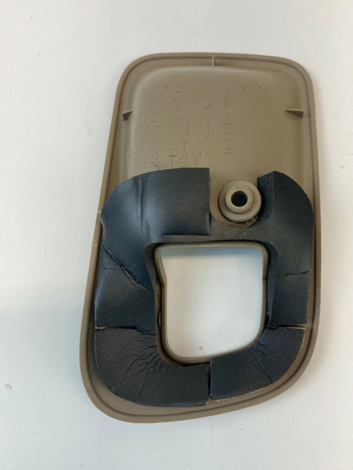 99-03 FORD WINDSTAR REAR LEFT SIDE INNER SLIDING DOOR HANDLE BEZEL XF22-17266A25
