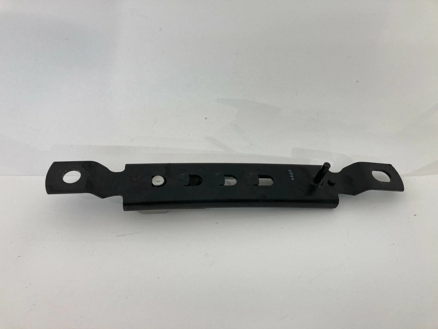 2004 2005 KIA AMANTI FRONT RIGHT PASSENGER SIDE SEAT BELT HEIGHT ADJUSTER OEM