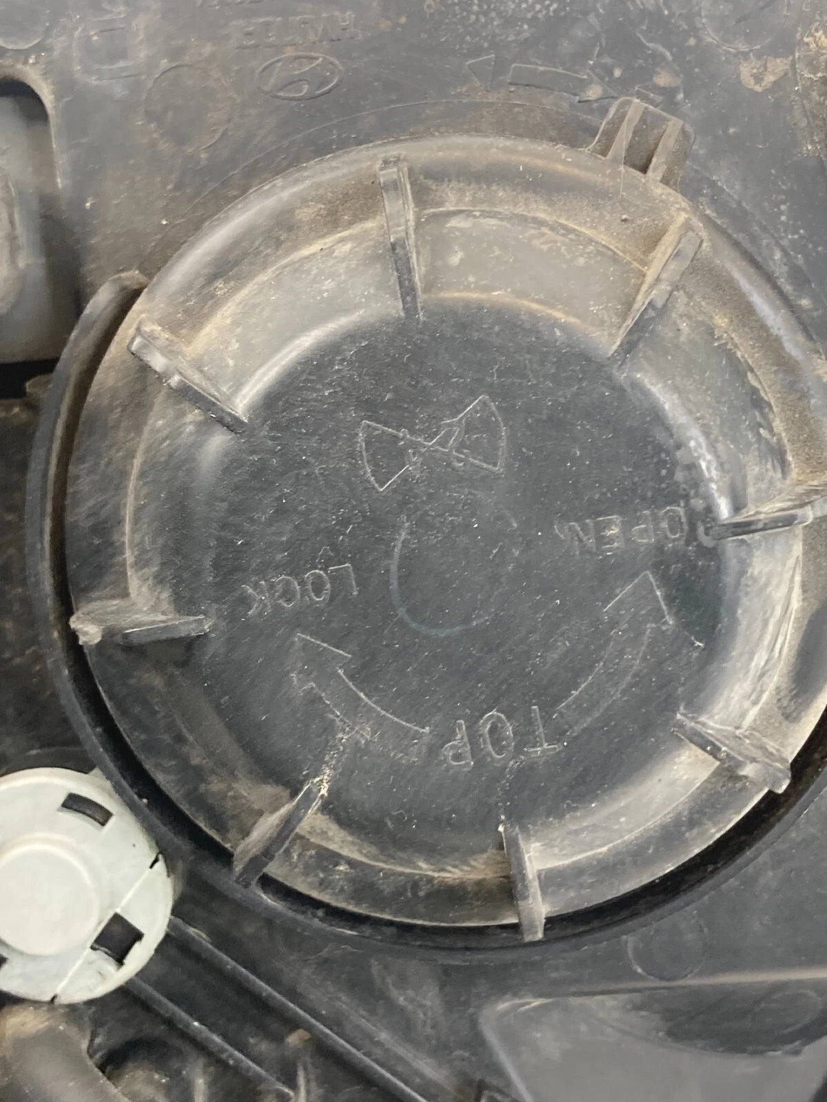 2006-2011 HYUNDAI ACCENT FRONT RIGHT PASSENGER SIDE HEADLIGHT ASSEMBLY OEM