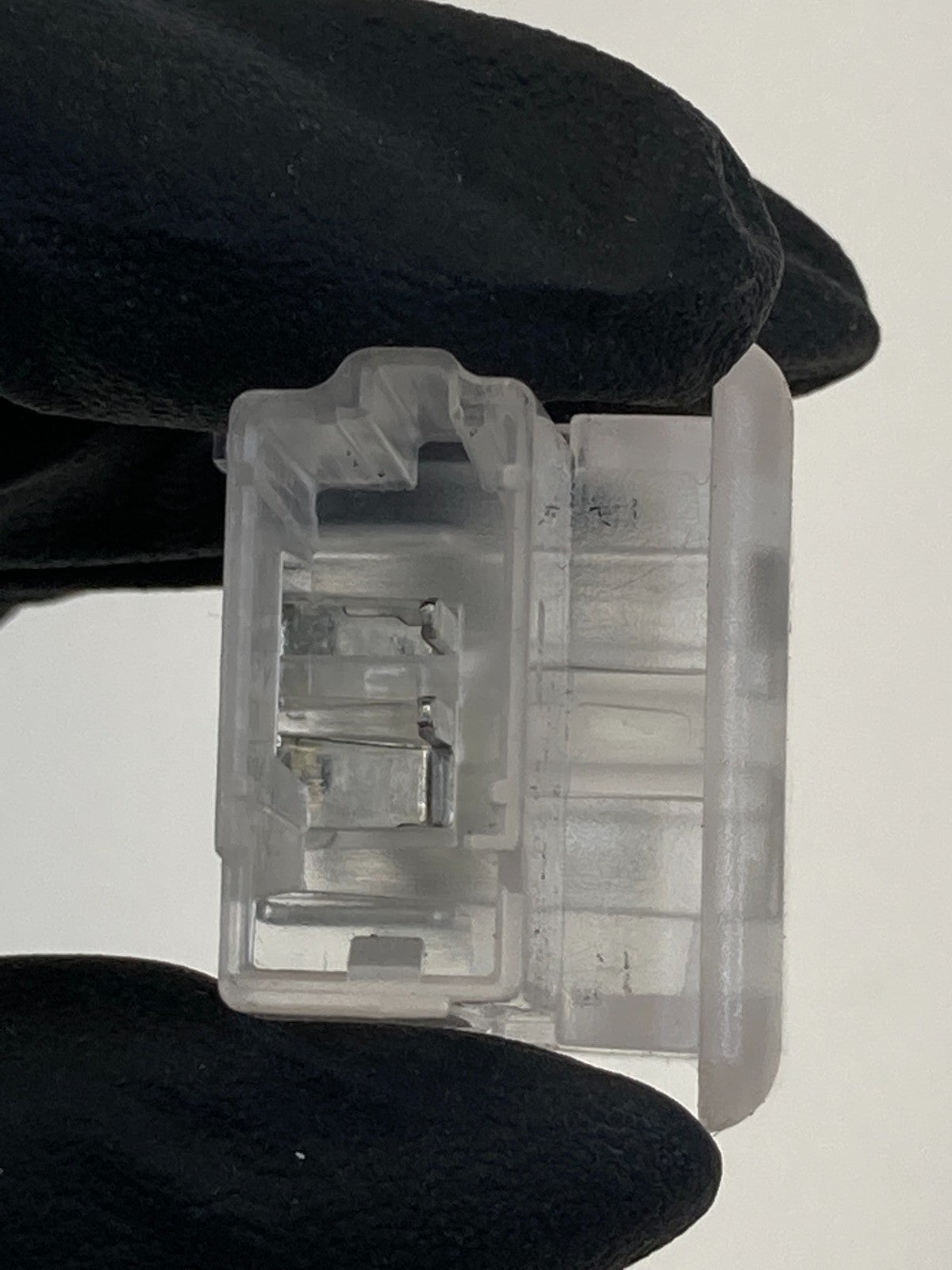 2012-2019 Chevrolet Cruze 10-17 Equinox Trunk Cargo Inner Courtesy Lamp 13503059