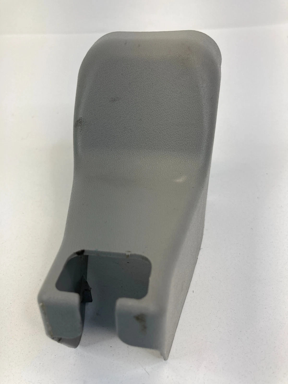 09-13 SUBARU FORESTER RIGHT OUTER SEAT TRACK END COVER TRIM CAP 64115SC020 OEM