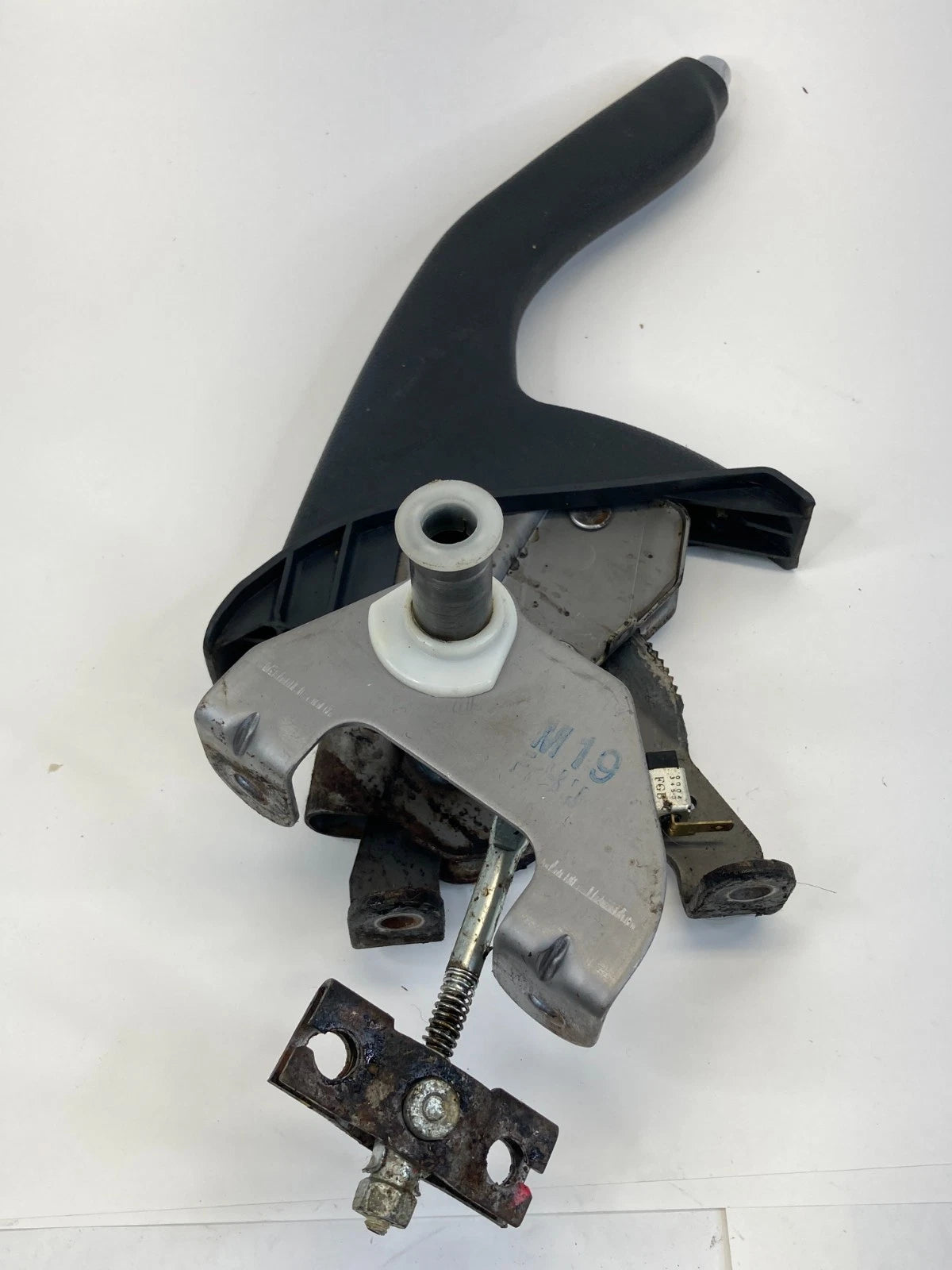 2009-2011 HYUNDAI ACCENT EMERGENCY PARKING BRAKE HANDLE LEVER ASSEMBLY OEM