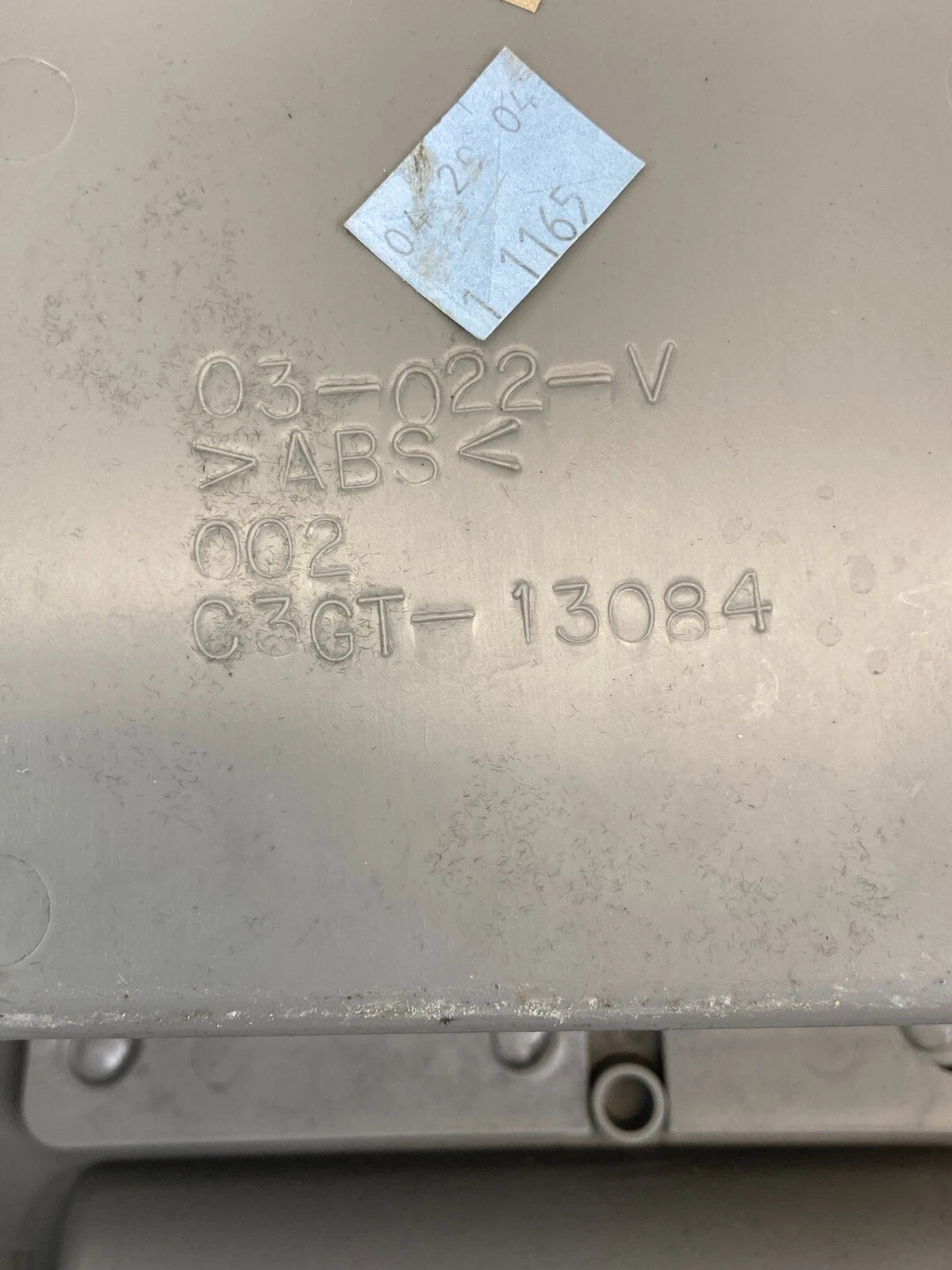 2004-2009 CADILLAC SRX BASE REAR CENTER CONSOLE COVER PANEL BEZEL C3GT-13084 OEM
