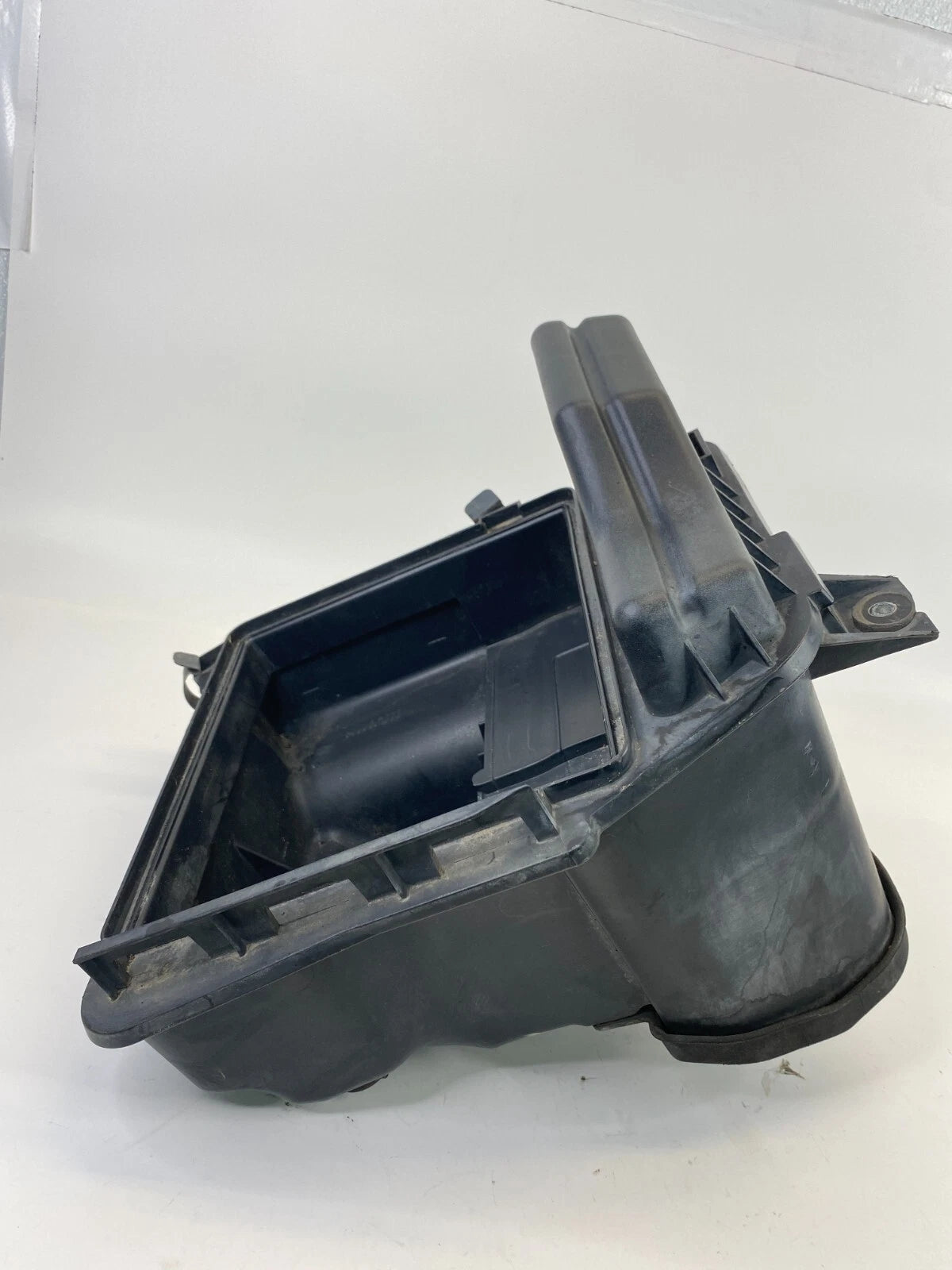 2001-2007 CHRYSLER TOWN & COUNTRY 3.3L AIR INTAKE CLEANER BOX HOUSING 04861356AC