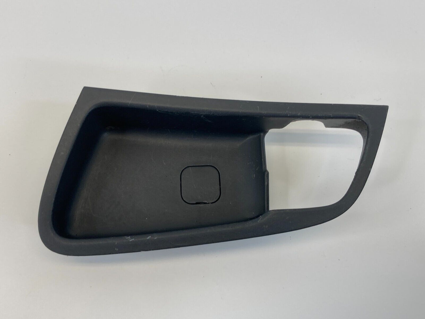 12-17 Hyundai Accent Front Left Inner Door Handle Cover Bezel Trim 82611-RB000