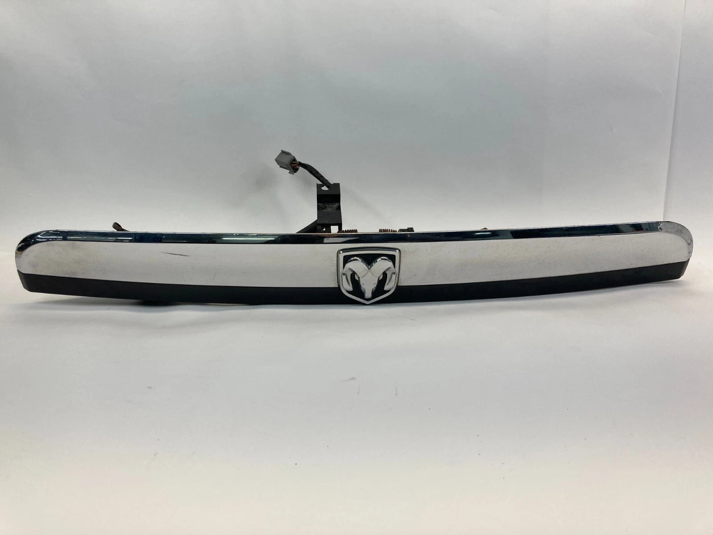 08-10 GRAND CARAVAN TRUNK FINISH GARNISH PANEL MOLDING PLATE CAMERA 05113251AB