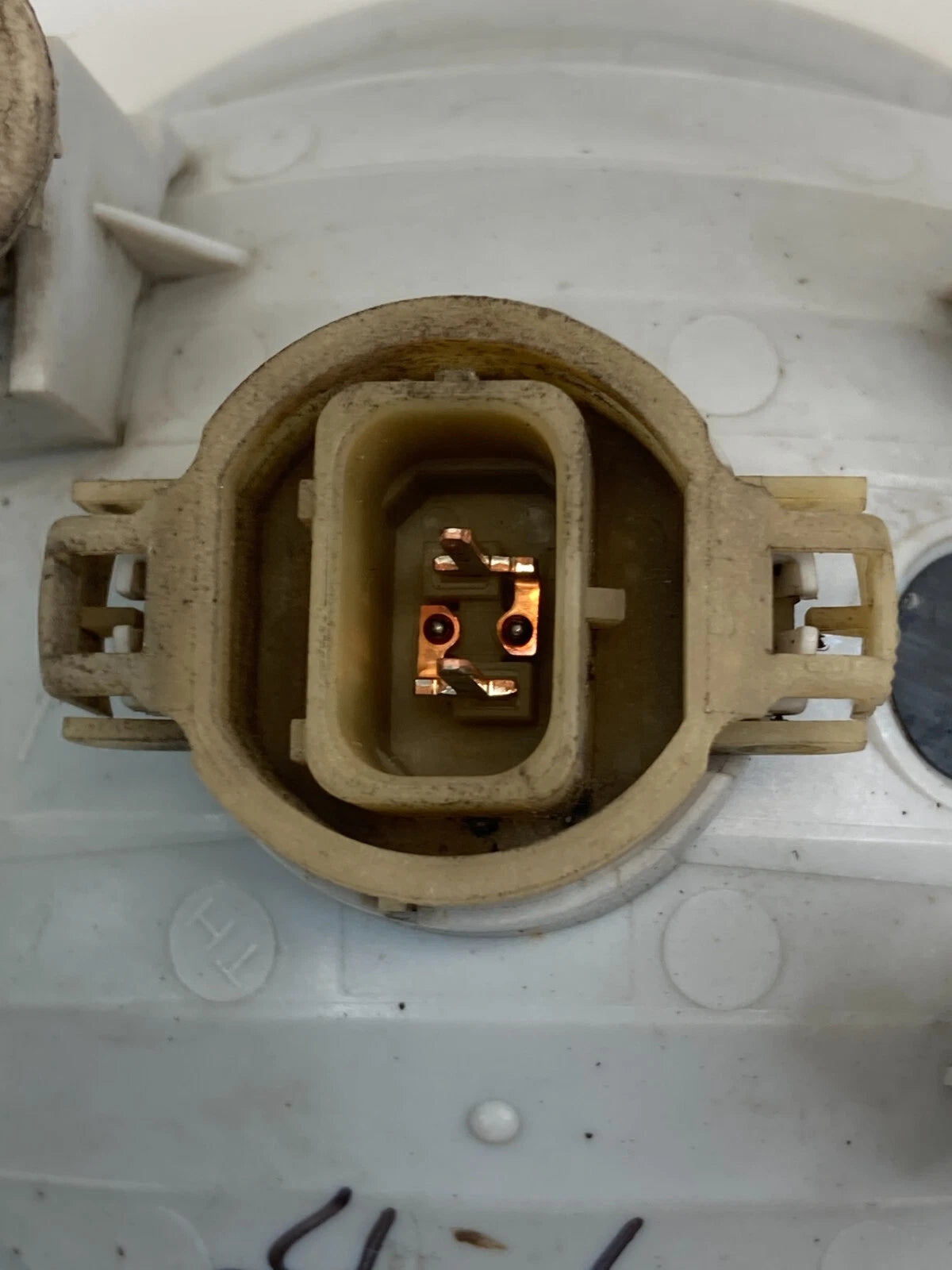 2010-2012 FORD ESCAPE FRONT RIGHT PASSENGER SIDE FOG LIGHT LAMP ASSEMBLY OEM