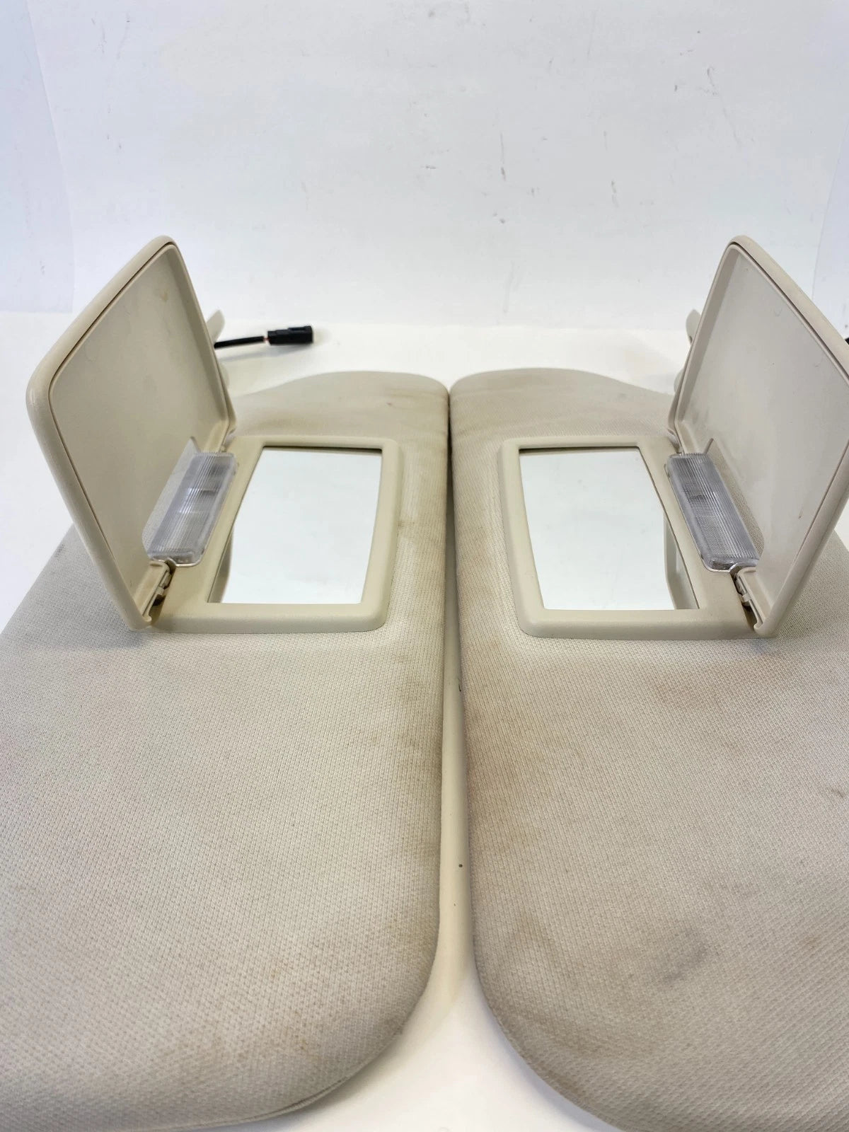 05-07 CHRYSLER 300 DODGE MAGNUM LEFT & RIGHT SUNVISOR SUN VISOR PAIR SET OEM