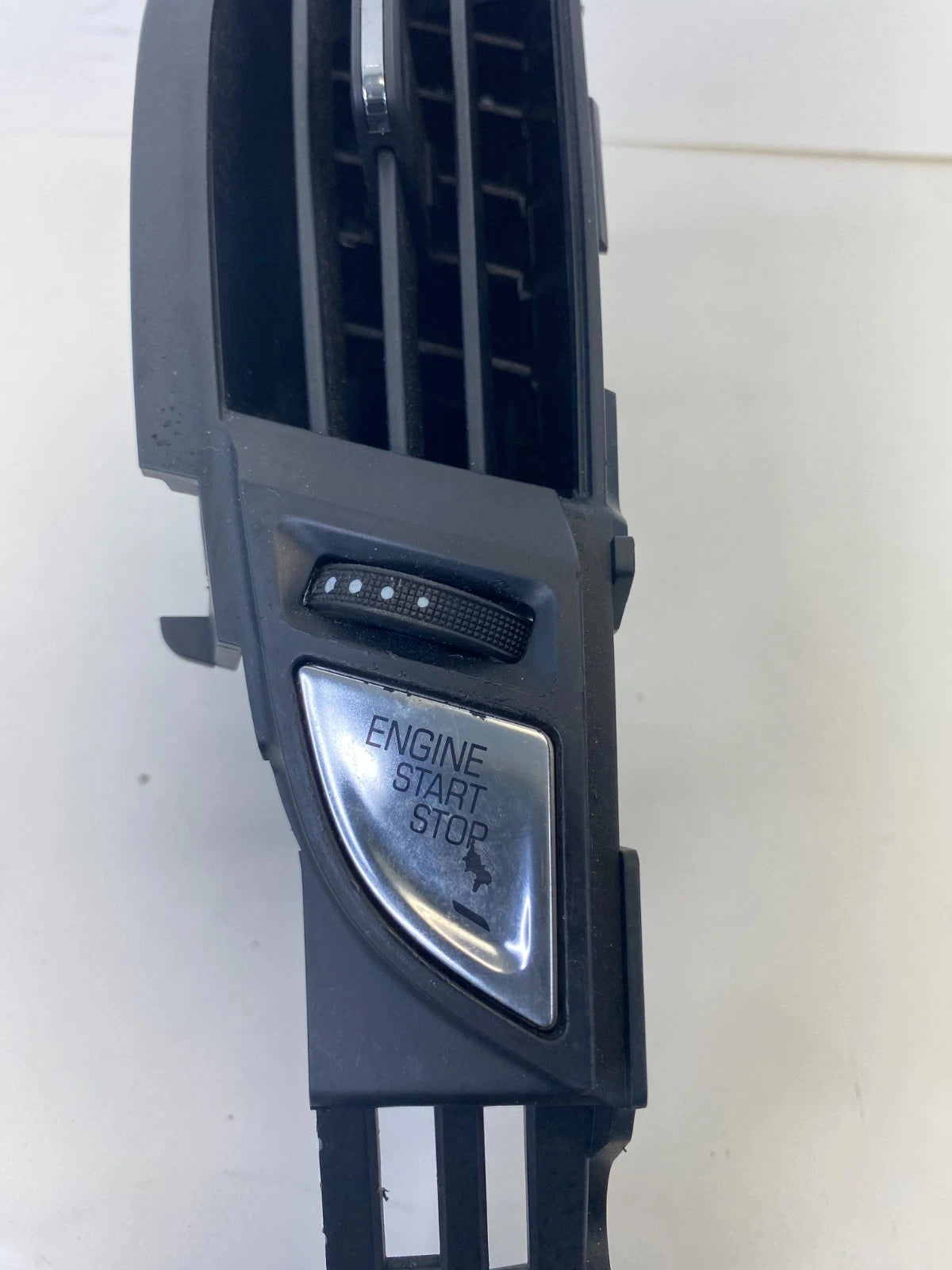 2013-2019 CADILLAC ATS CENTER DASH LEFT SIDE A/C AIR VENT GRILLE W/ START SWITCH