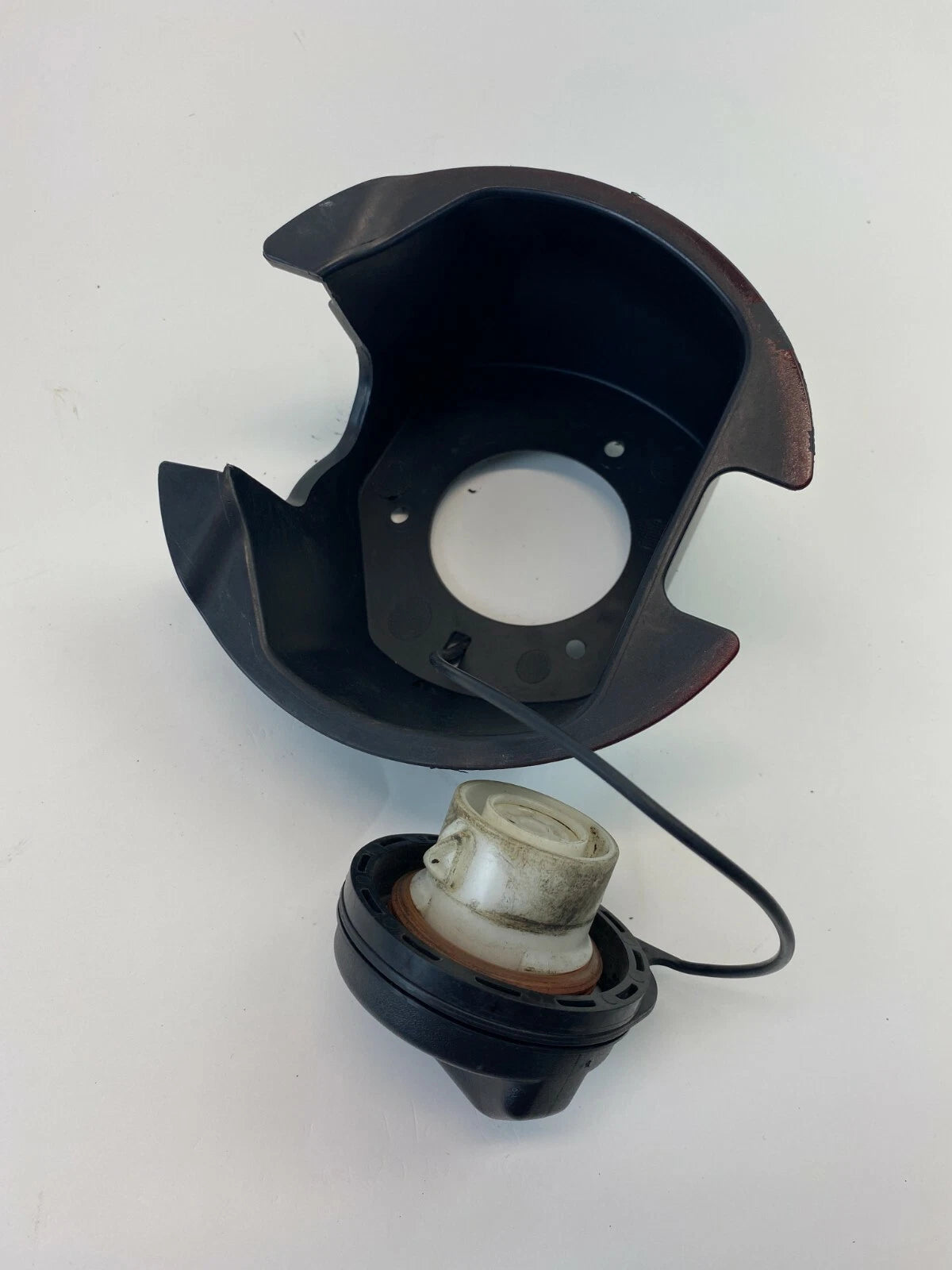 2009 2010 CHEVROLET TRAVERSE FUEL TANK FILLER GAS CAP TOP COVER & HOUSING OEM
