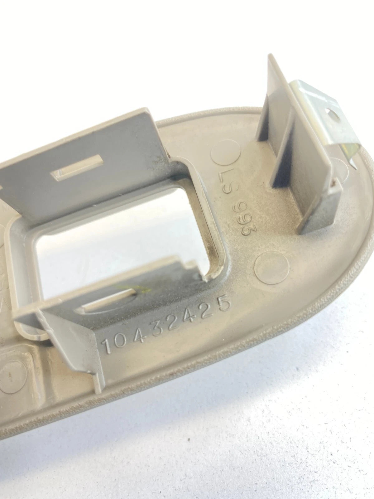 2001-2005 CHEVY IMPALA REAR LEFT DRIVER SIDE DOOR WINDOW SWITCH BEZEL 10432425