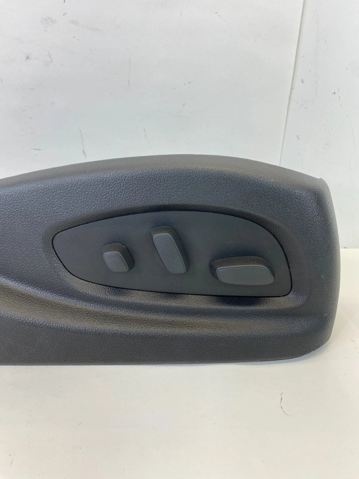 2013-2019 CADILLAC ATS FRONT RIGHT SEAT ADJUSTER SWITCH W/ BEZEL TRIM 2118360