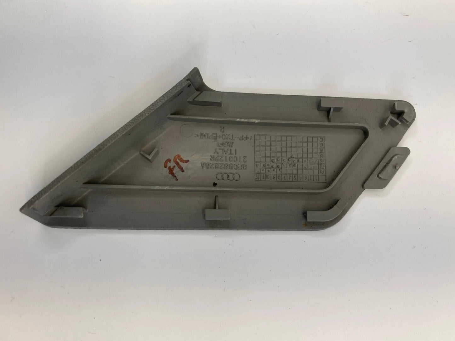 05-11 AUDI A6 QUATTRO FRONT RIGHT SEAT BELT TRACK CAP COVER TRIM 8E0882328A OEM