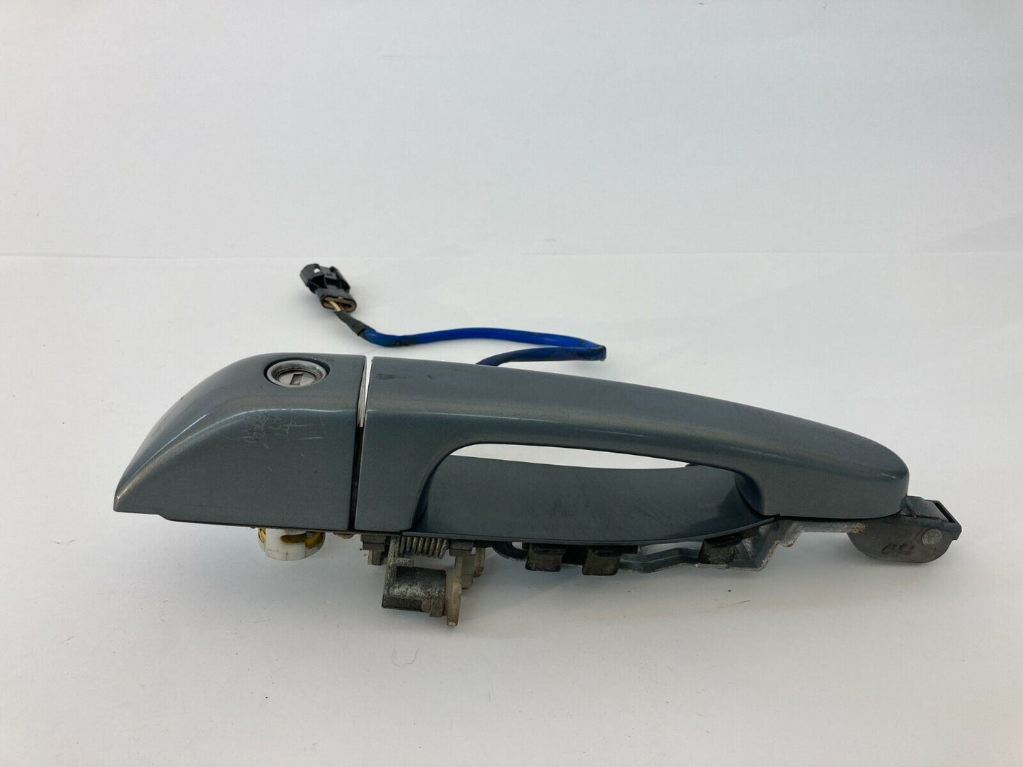 2007 2008 Hyundai Entourage Front Left Driver Side Exterior Door Handle Assembly