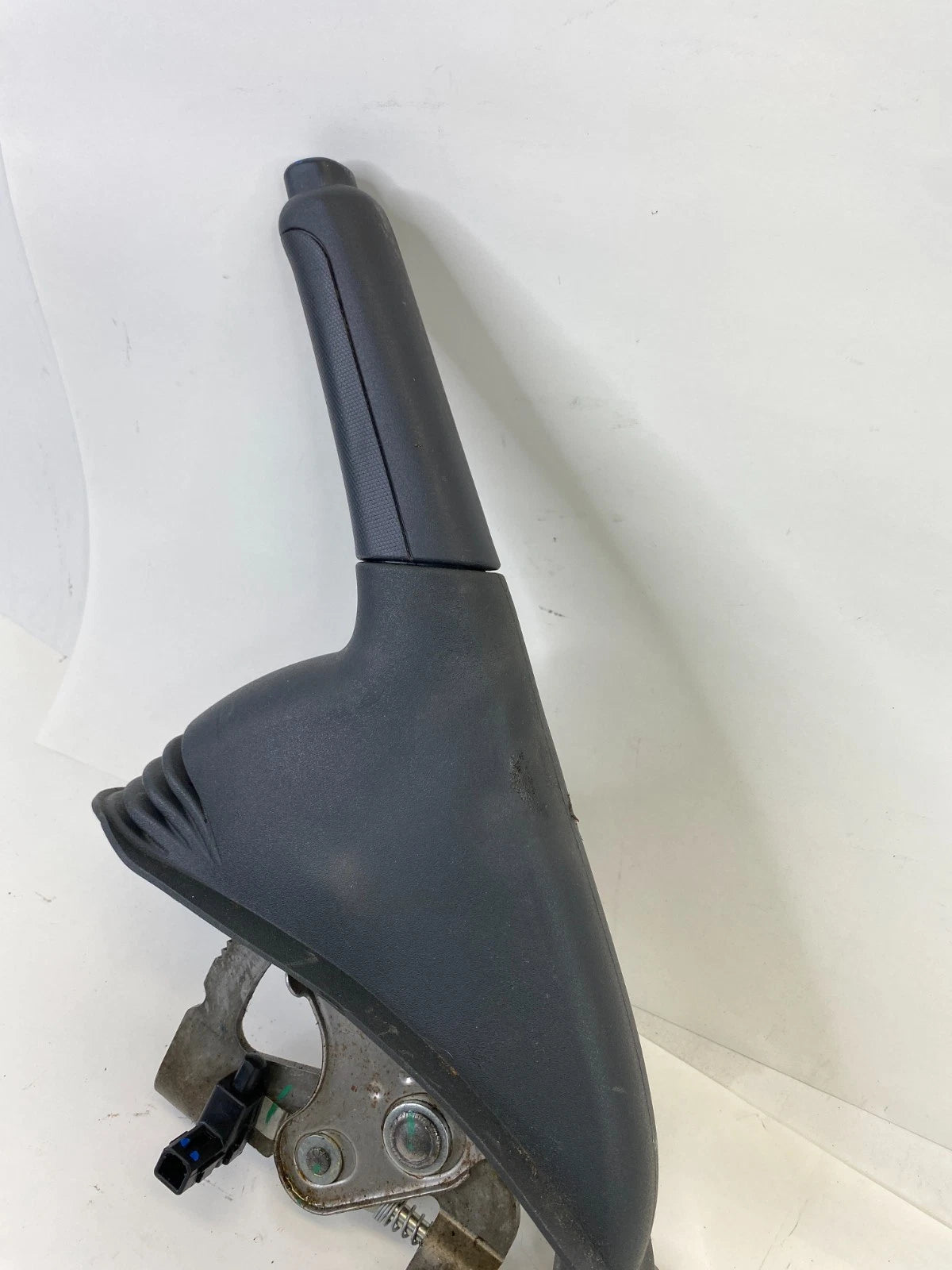 2013-2019 FIAT 500 CENTER CONSOLE PARKING EMERGENCY BRAKE HANDLE LEVER