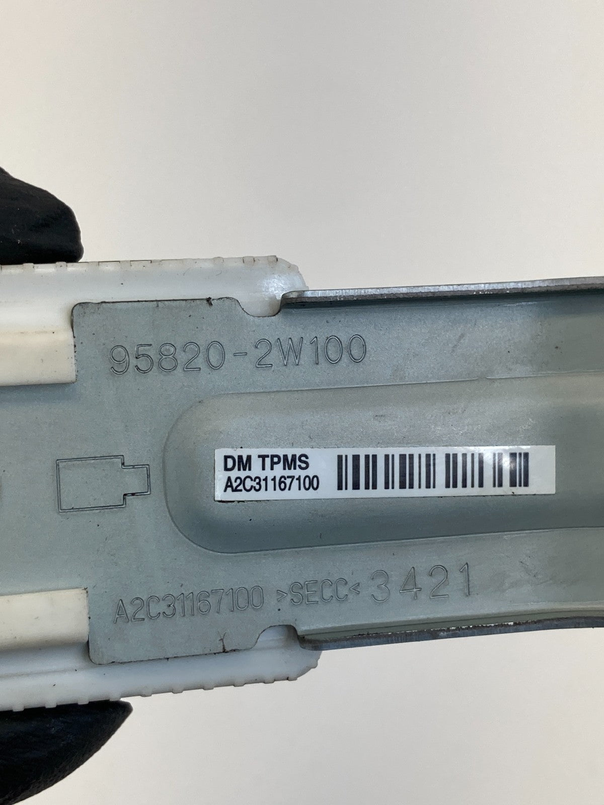 2013-2016 Hyundai Santa Fe Tire Pressure Control Module TPMS 95800-4Z000 OEM