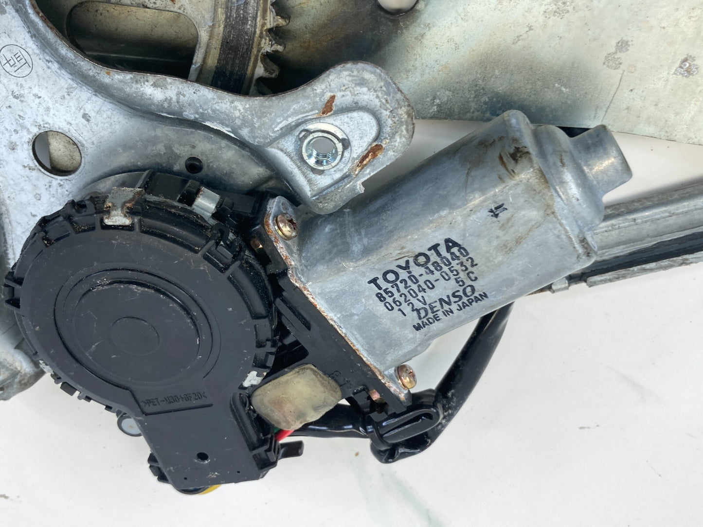 99-03 Lexus RX300 Rear Right Side Door Power Window Regulator & Motor 8572048040