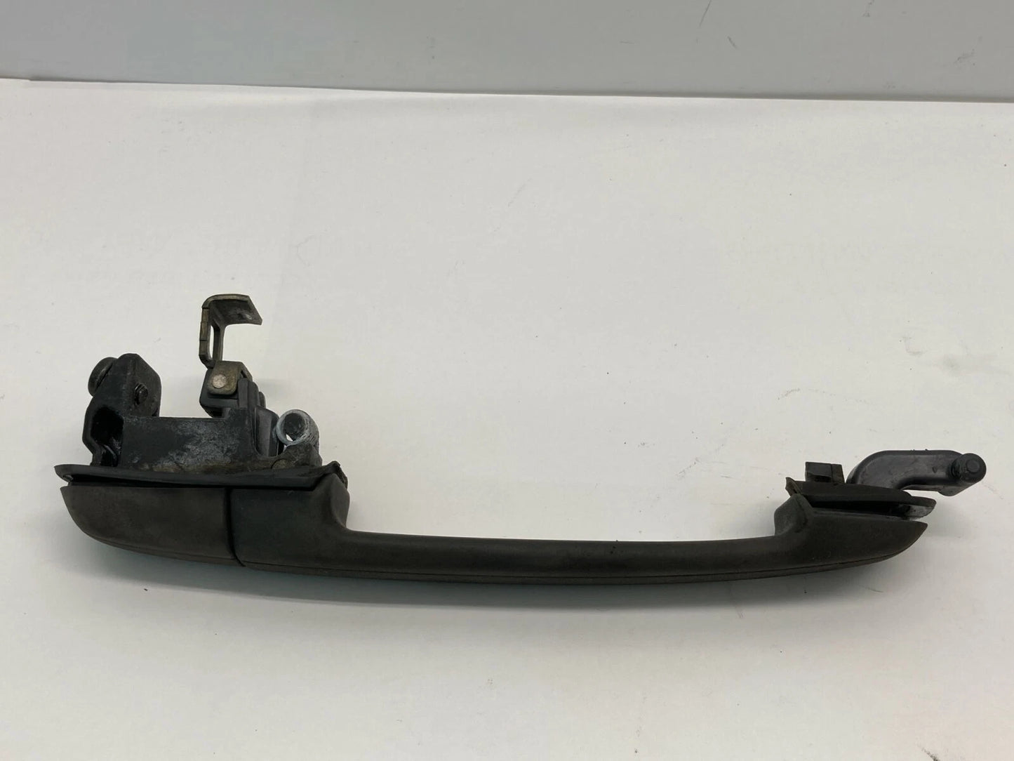 93 94 95 96 97 VOLVO 850 REAR LEFT SIDE EXTERIOR OUTER DOOR HANDLE ASSEMBLY OEM