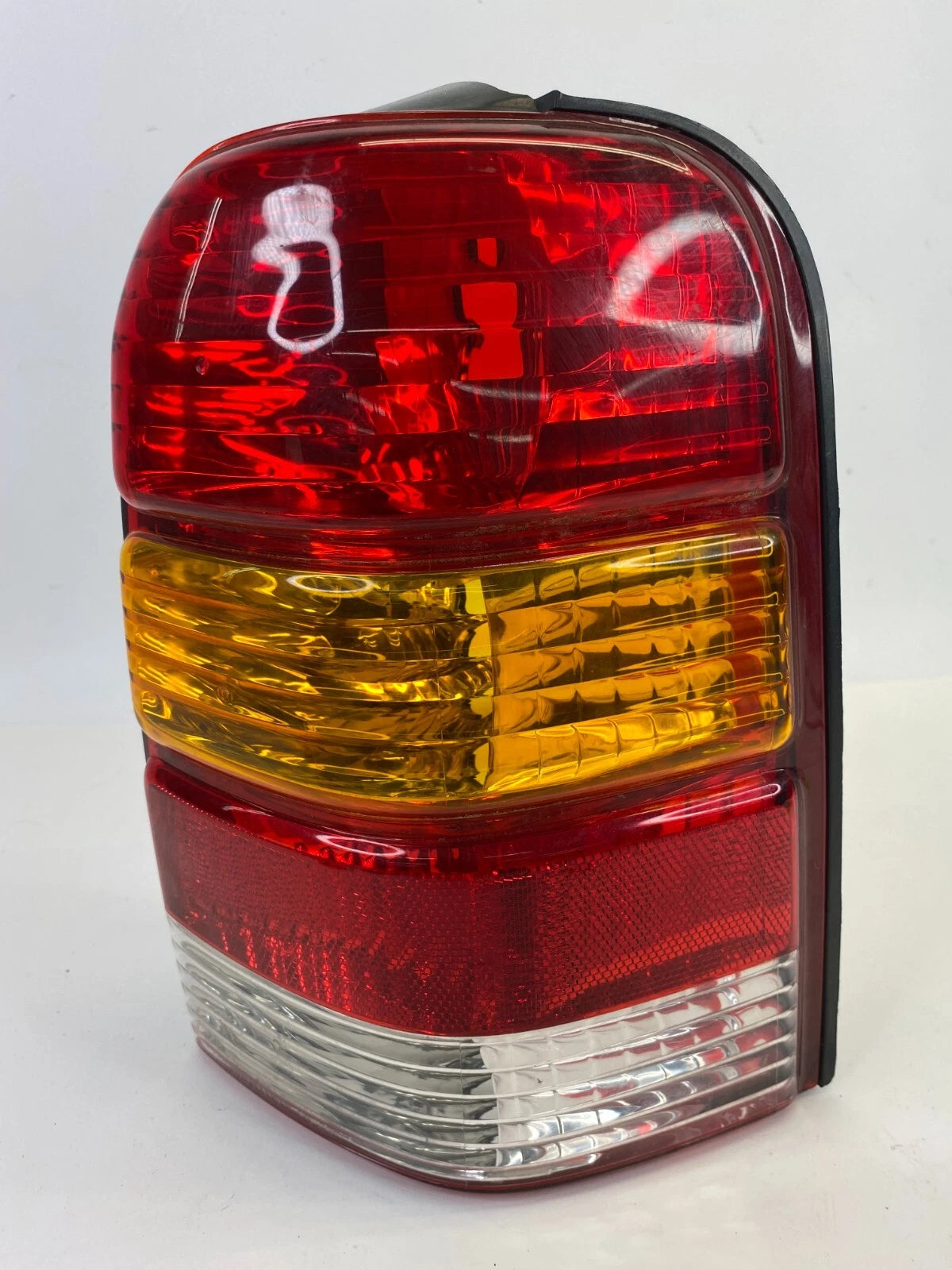 2001-2007 FORD ESCAPE PASSENGER RIGHT SIDE REAR TAILLIGHT LAMP 4L84-13B504-D OEM