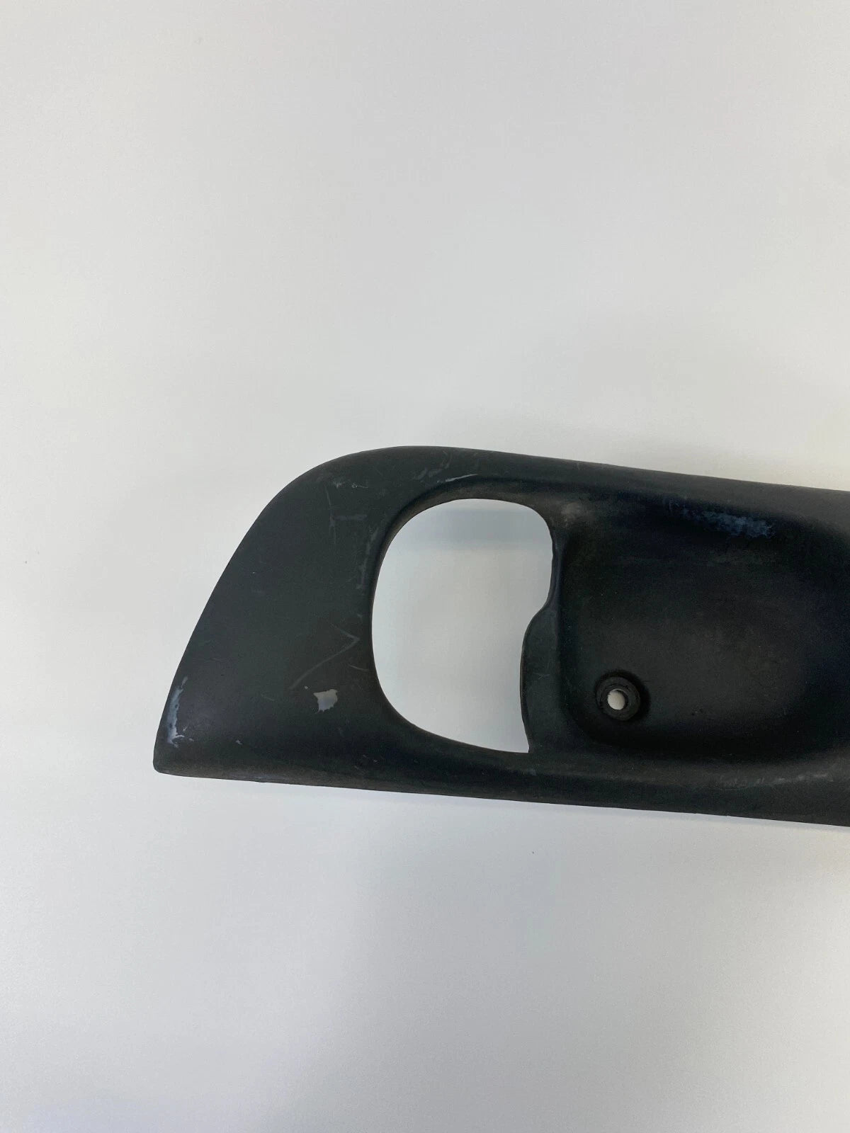 1997-2005 BUICK CENTURY FRONT RIGHT INNER DOOR HANDLE BEZEL TRIM COVER 10279858