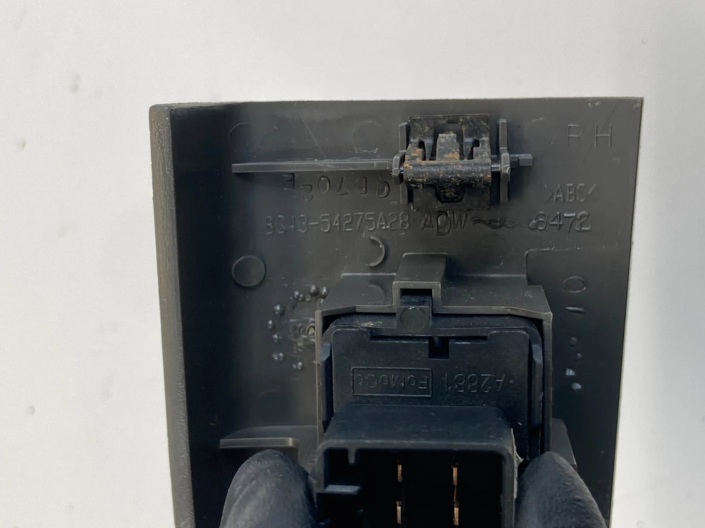 08-11 FORD FOCUS REAR RIGHT SIDE DOOR POWER WINDOW SWITCH W/ BEZEL 8S4354275A28