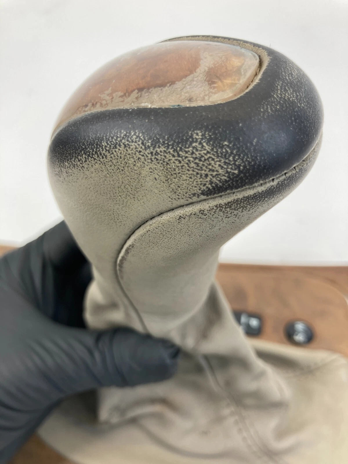 03-06 MERCEDES-BENZ E500 AT GEAR SHIFTER KNOB TRIM BEZEL W/AIR SUSPENSION SWITCH