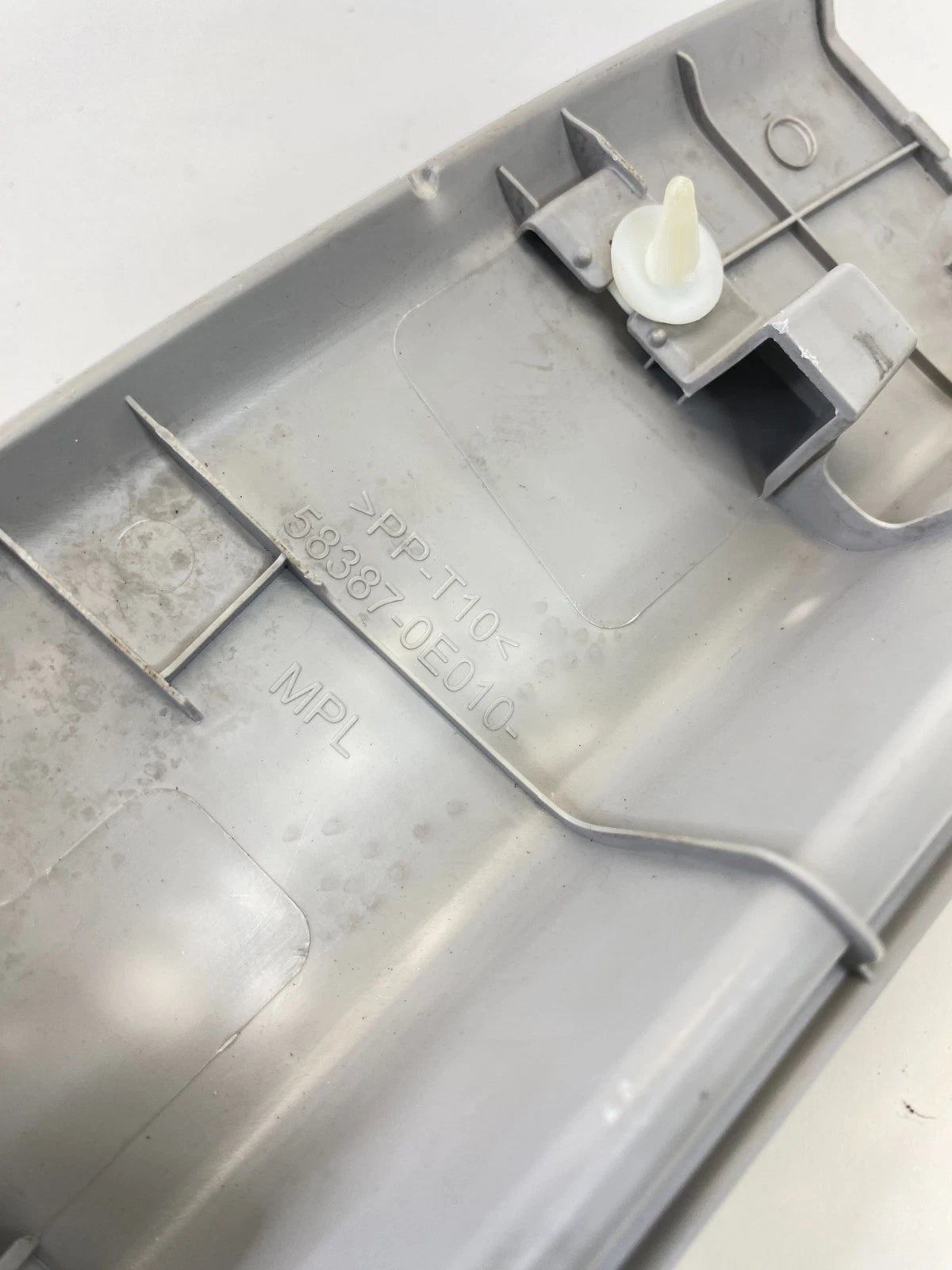 07-09 LEXUS RX350 REAR LIFTGATE TRUNK LID TRIM COVER PANEL SILL SCUFF 583870E010