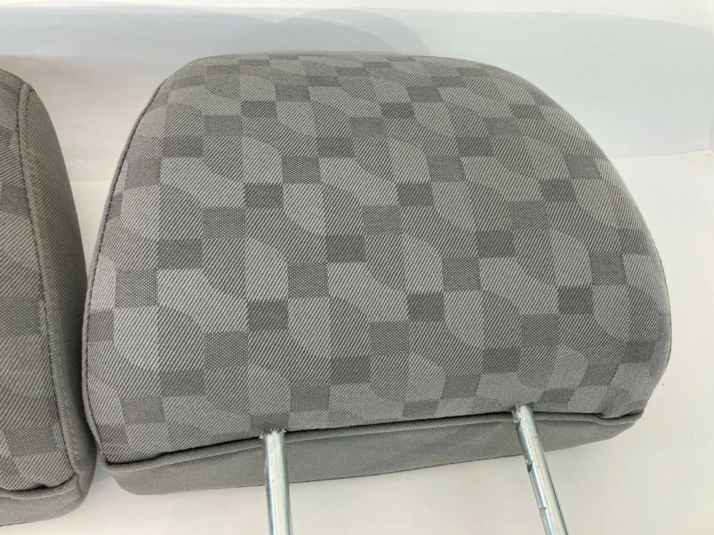 2008 2009 CHEVROLET EQUINOX FRONT DRIVER & PASSENGER HEADREST HEAD REST PAIR OEM