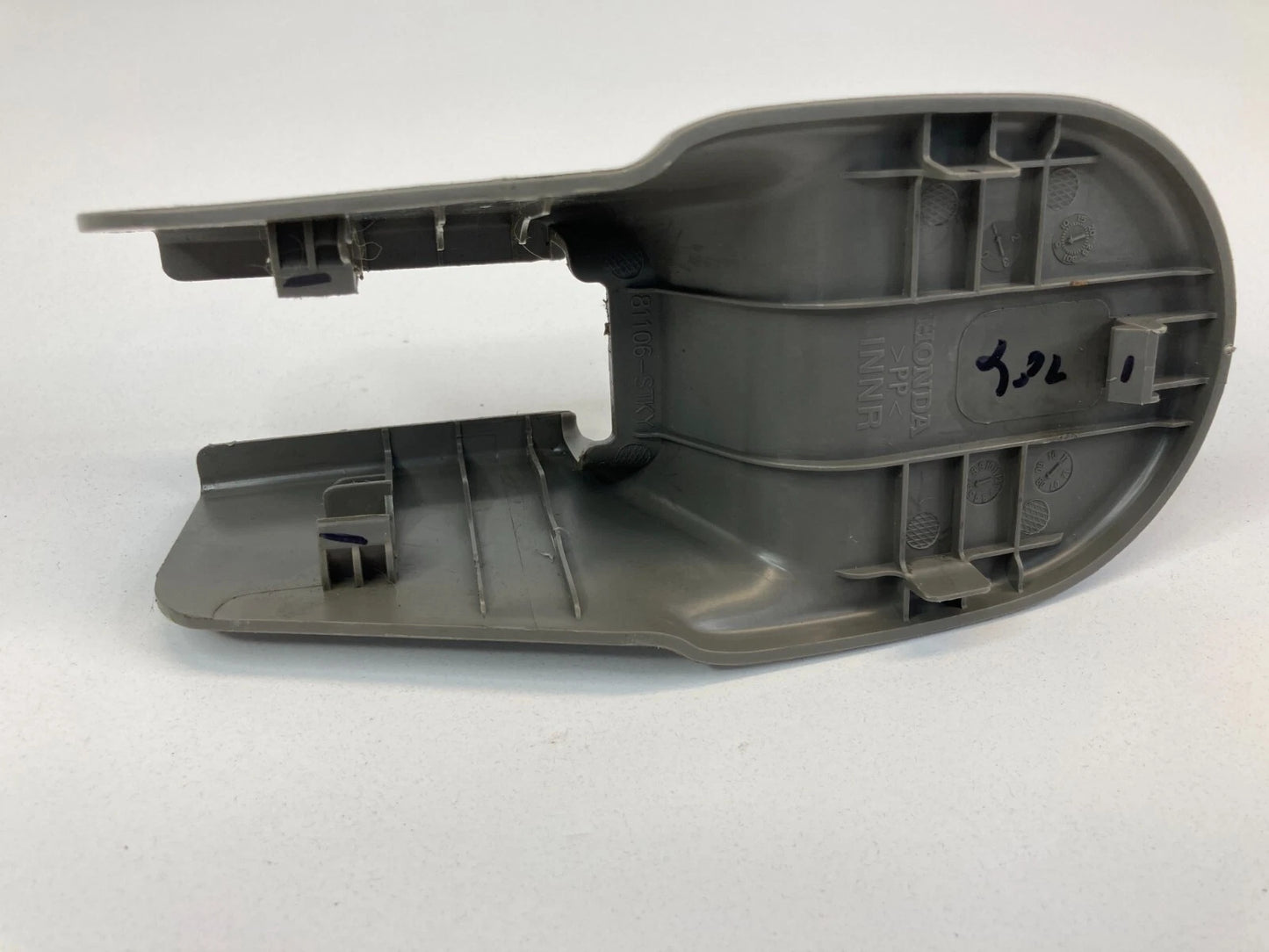 2009-2012 ACURA RDX REAR RIGHT INNER SEAT TRACK END COVER TRIM CAP 81106-STKY