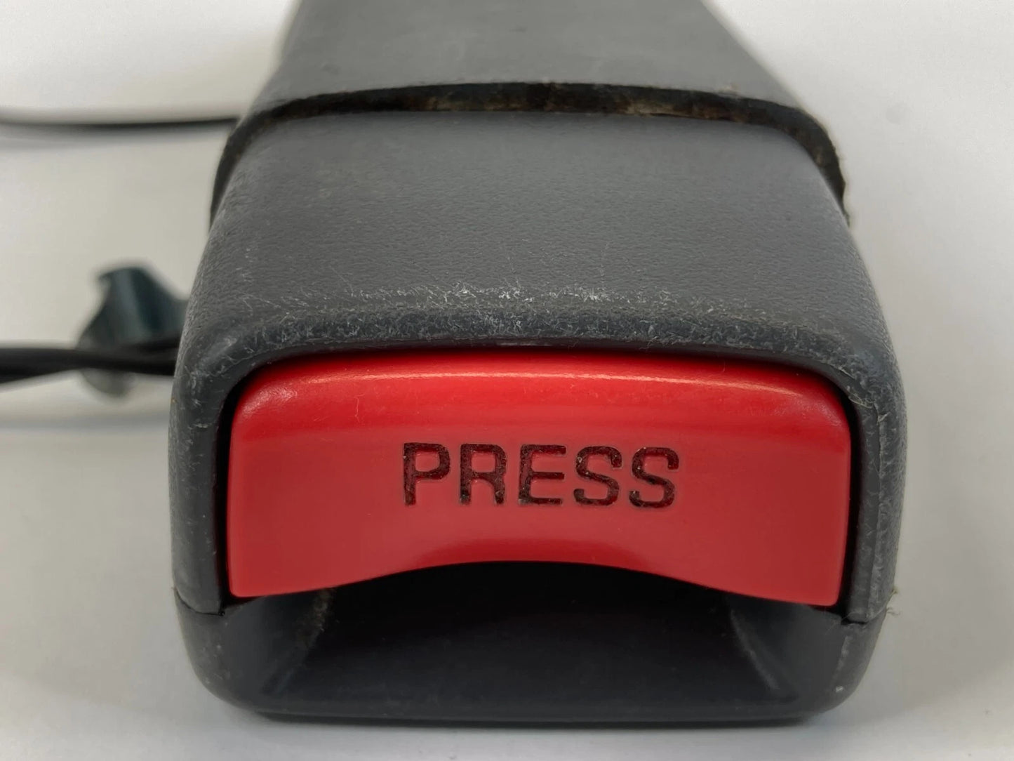 99 00 01 02 03 04 05 PONTIAC GRAND AM FRONT LEFT DRIVER SEAT BELT BUCKLE OEM