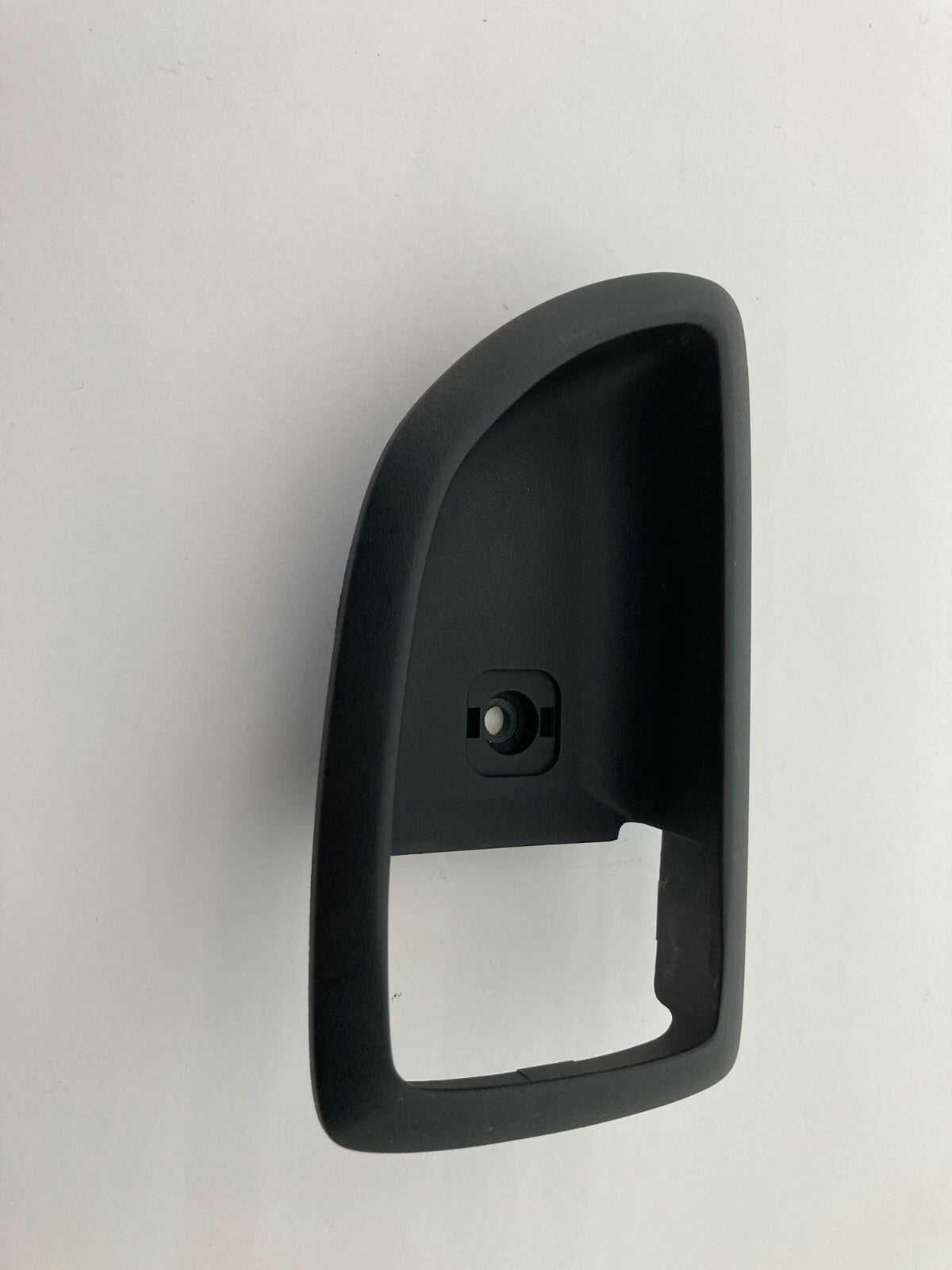 2004-2006 KIA AMANTI REAR RH PASSENGER INTERIOR DOOR HANDLE BEZEL OEM 826213F000