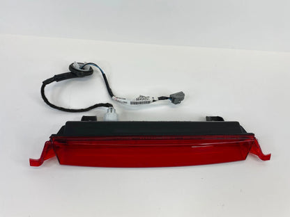 2007-2012 GMC ACADIA REAR CENTER HIGH MOUNT 3RD THIRD BRAKE LIGHT LAMP 15245495