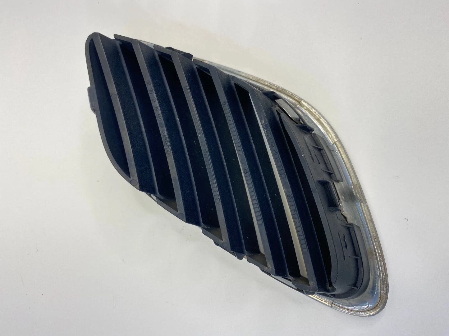 03-07 SAAB 9-3 CONVERTIBLE FRONT BUMPER RIGHT UPPER GRILLE INSERT 12787228 OEM
