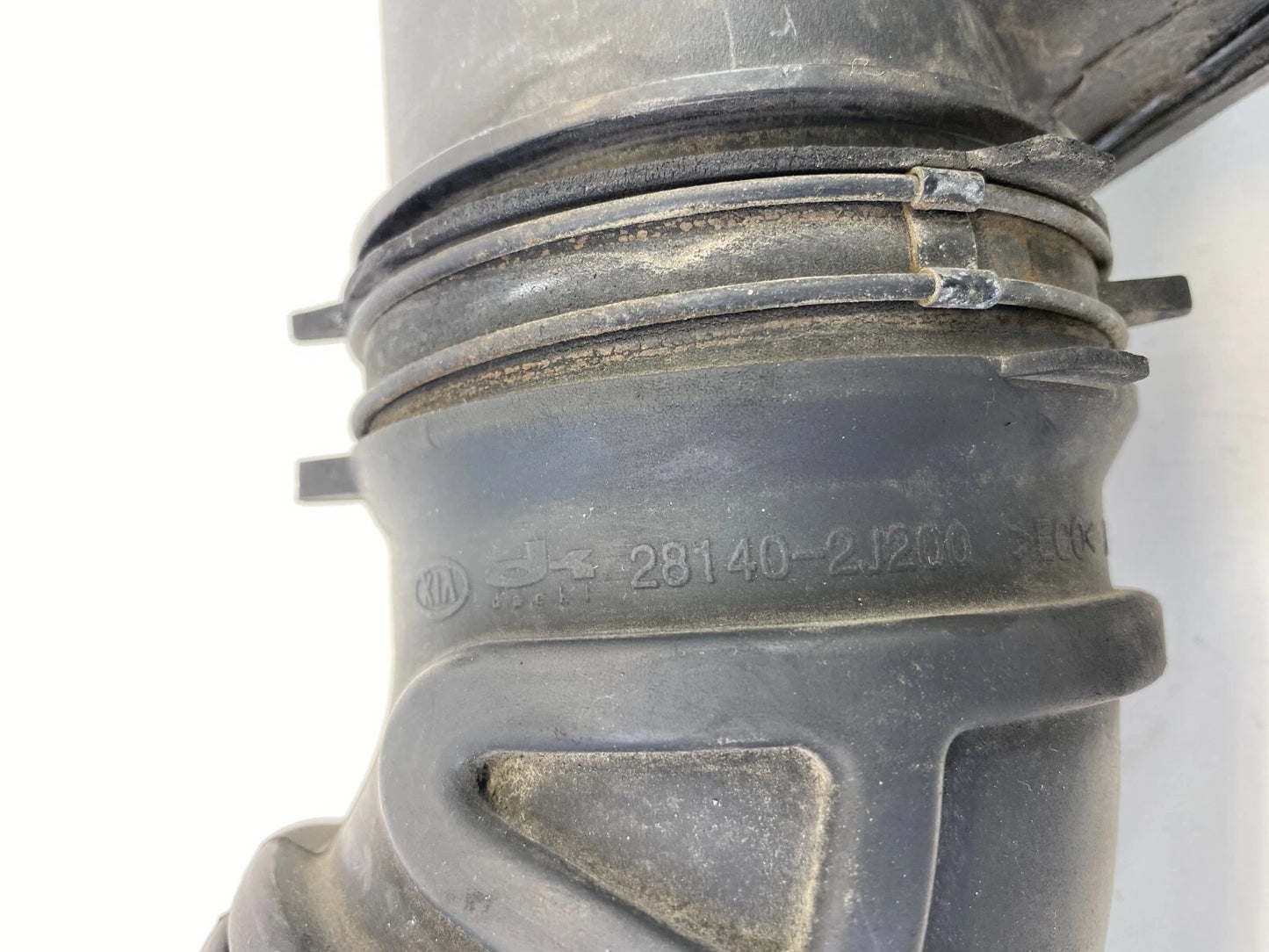 2009-2011 KIA BORREGO 3.8L V6 ENGINE AIR INTAKE HOSE DUCT TUBE OEM 28139-2J200