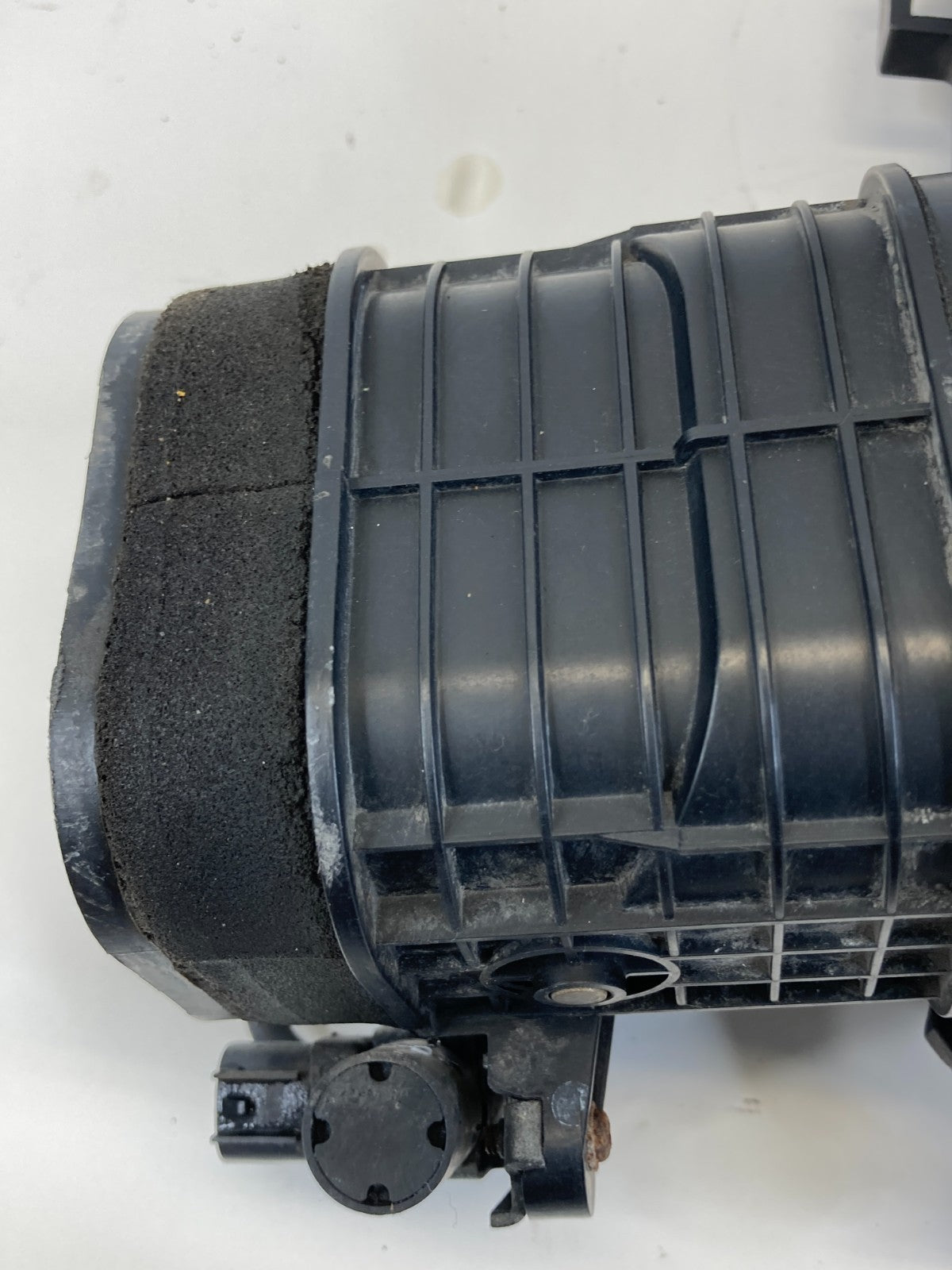 2008-2010 Toyota Highlander 3.5L V6 Air Intake Cleaner Filter Box Lower Cover