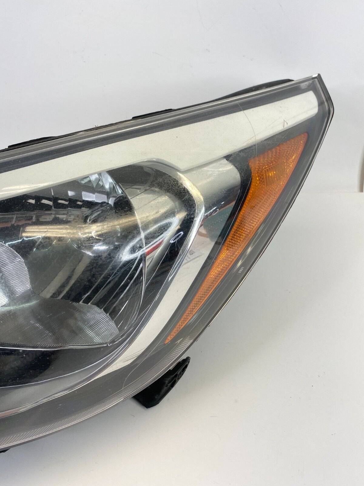 2015-2017 Hyundai Accent Front Left Driver Side Halogen Headlight 92101-1R7XX