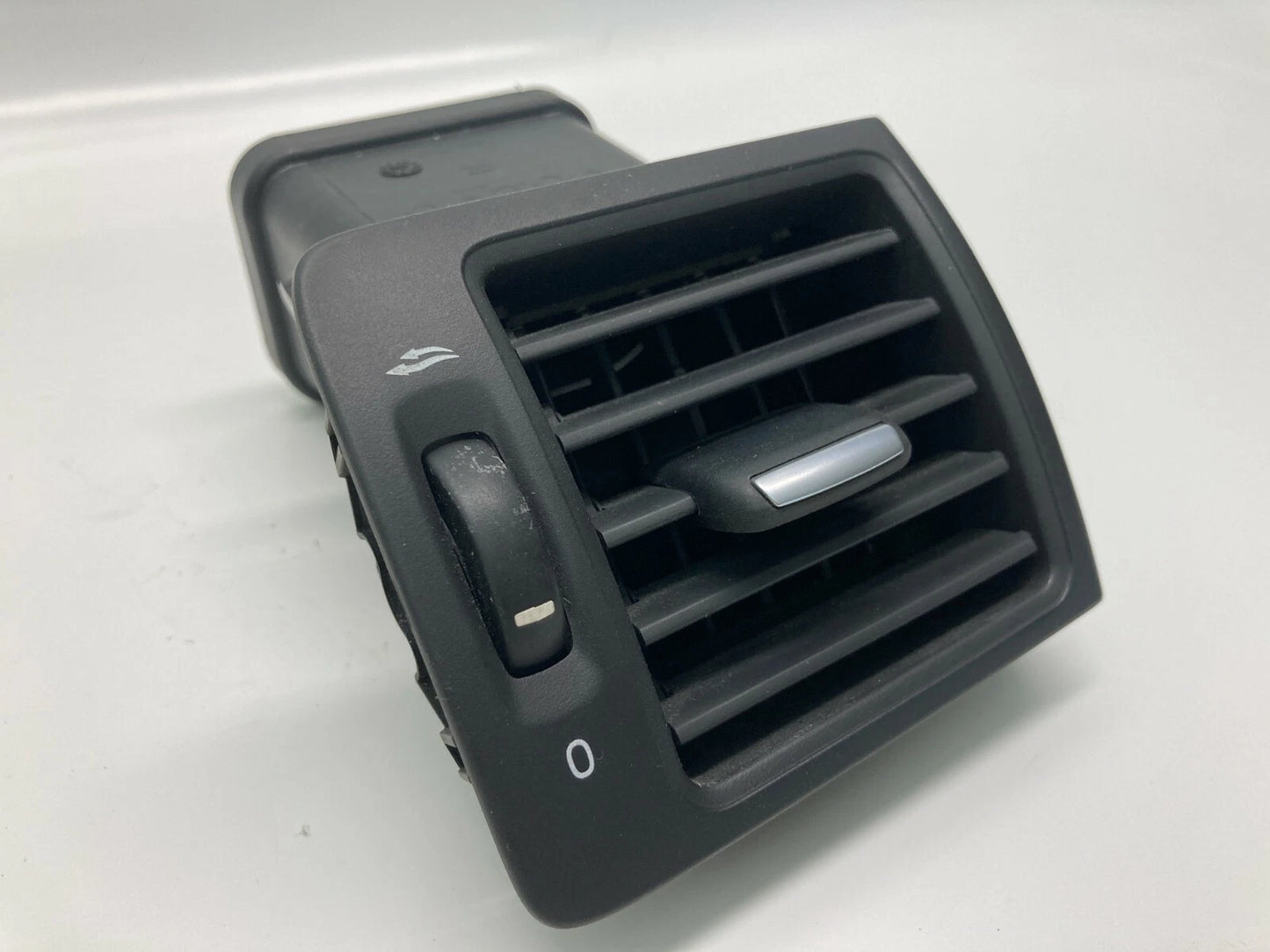 2008-2011 VOLVO S40 FRONT RIGHT PASSENGER SIDE DASH AC AIR VENT GRILLE OUTLET