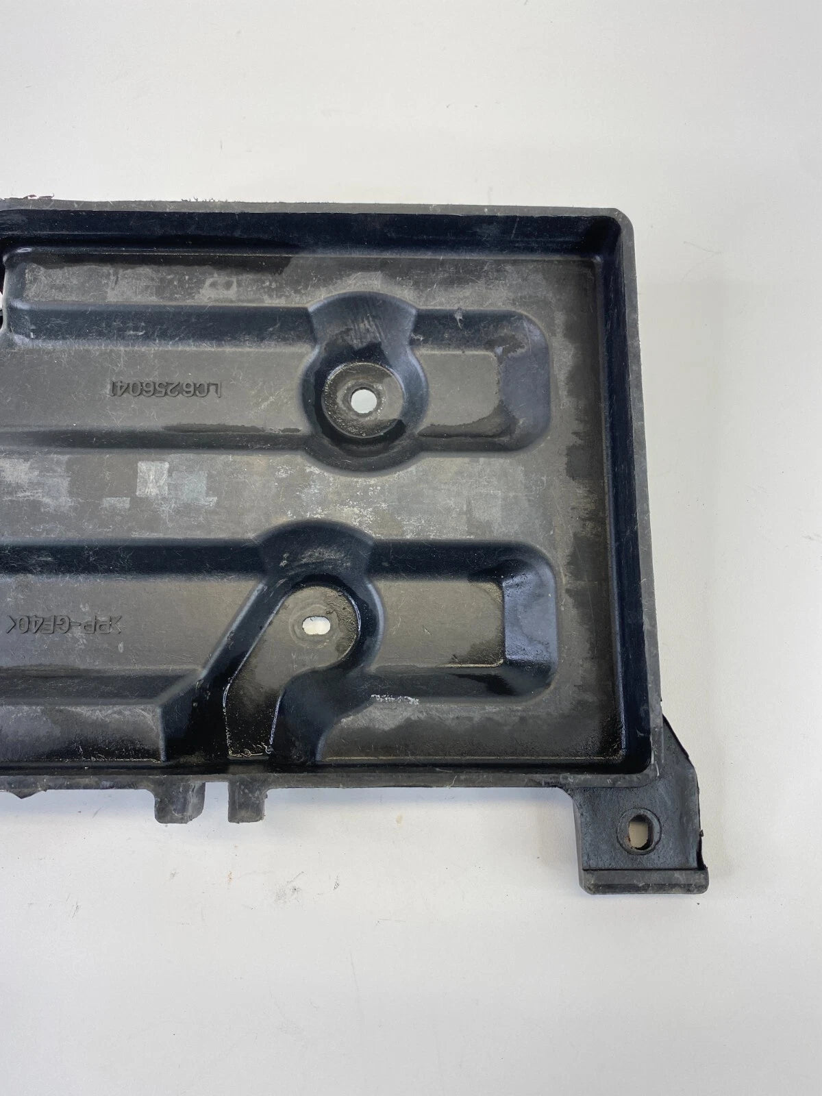 2000-2006 MAZDA MPV FRONT ENGINE BATTERY TRAY HOLDER PAD COVER OEM LC6256041