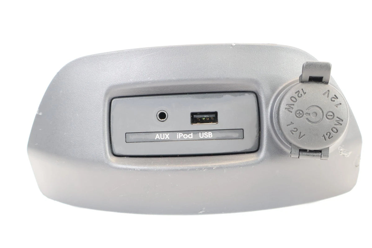 2010-2013 KIA SOUL PORT AUX IPOD USB INPUT POWER SOCKET W/ BEZEL 84746-2K100 OEM