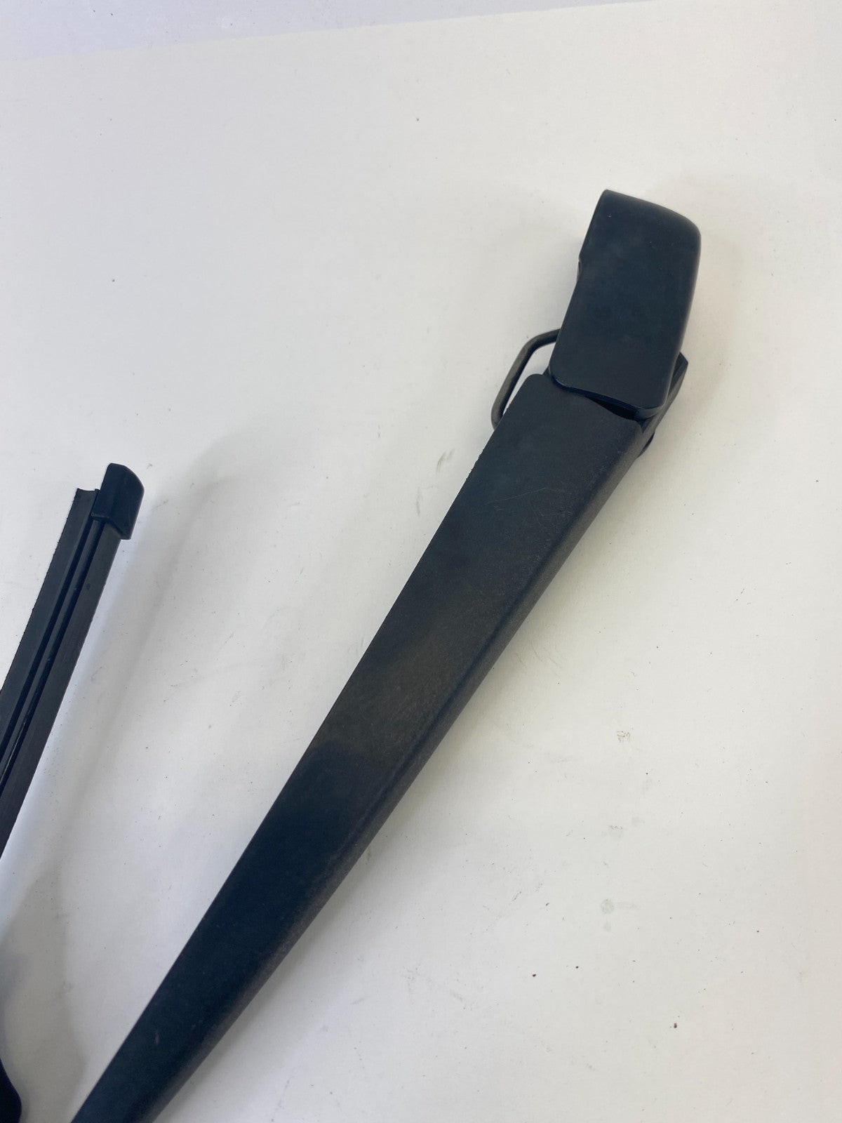 2009-2012 Nissan Murano Rear Windshield Wiper Arm Assembly OEM