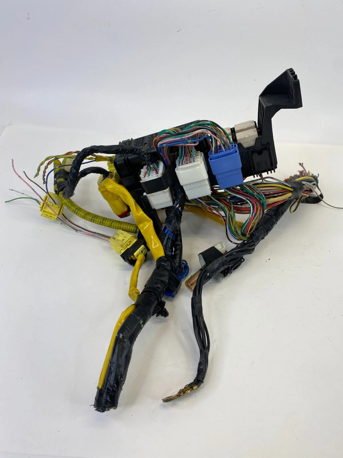 2003 2004 SUZUKI XL-7 INTERIOR UNDER DASH LEFT SIDE FUSE RELAY JUNCTION BOX OEM