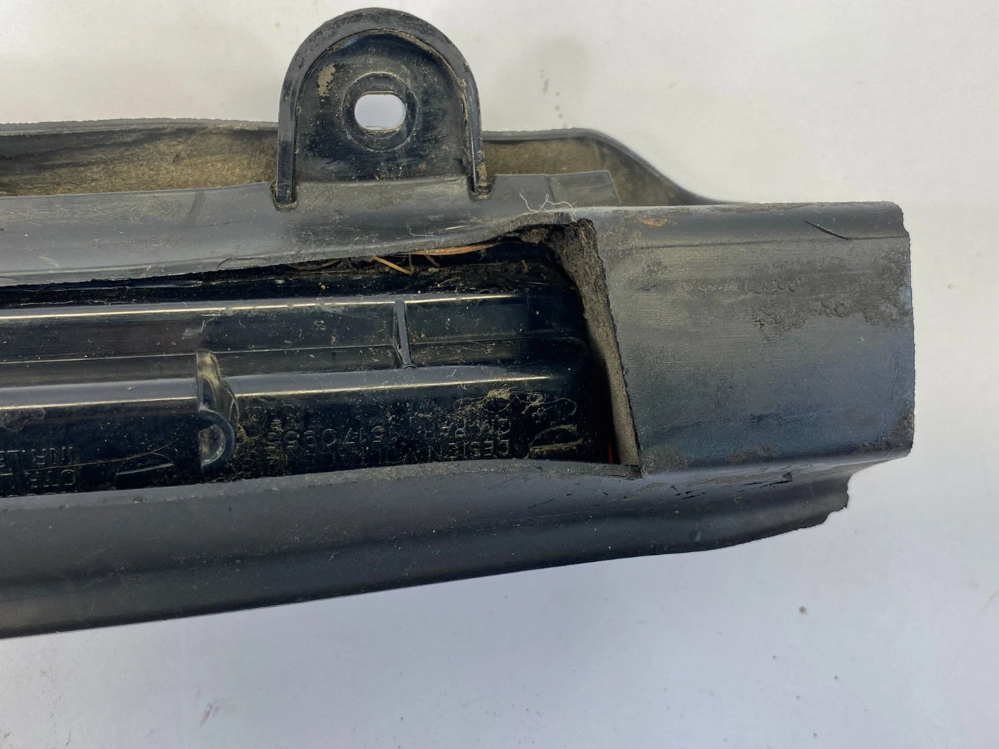2000-2006 CHEVROLET TAHOE REAR 3RD THIRD BRAKE LIGHT STOP LAMP ASSY 15170955 OEM