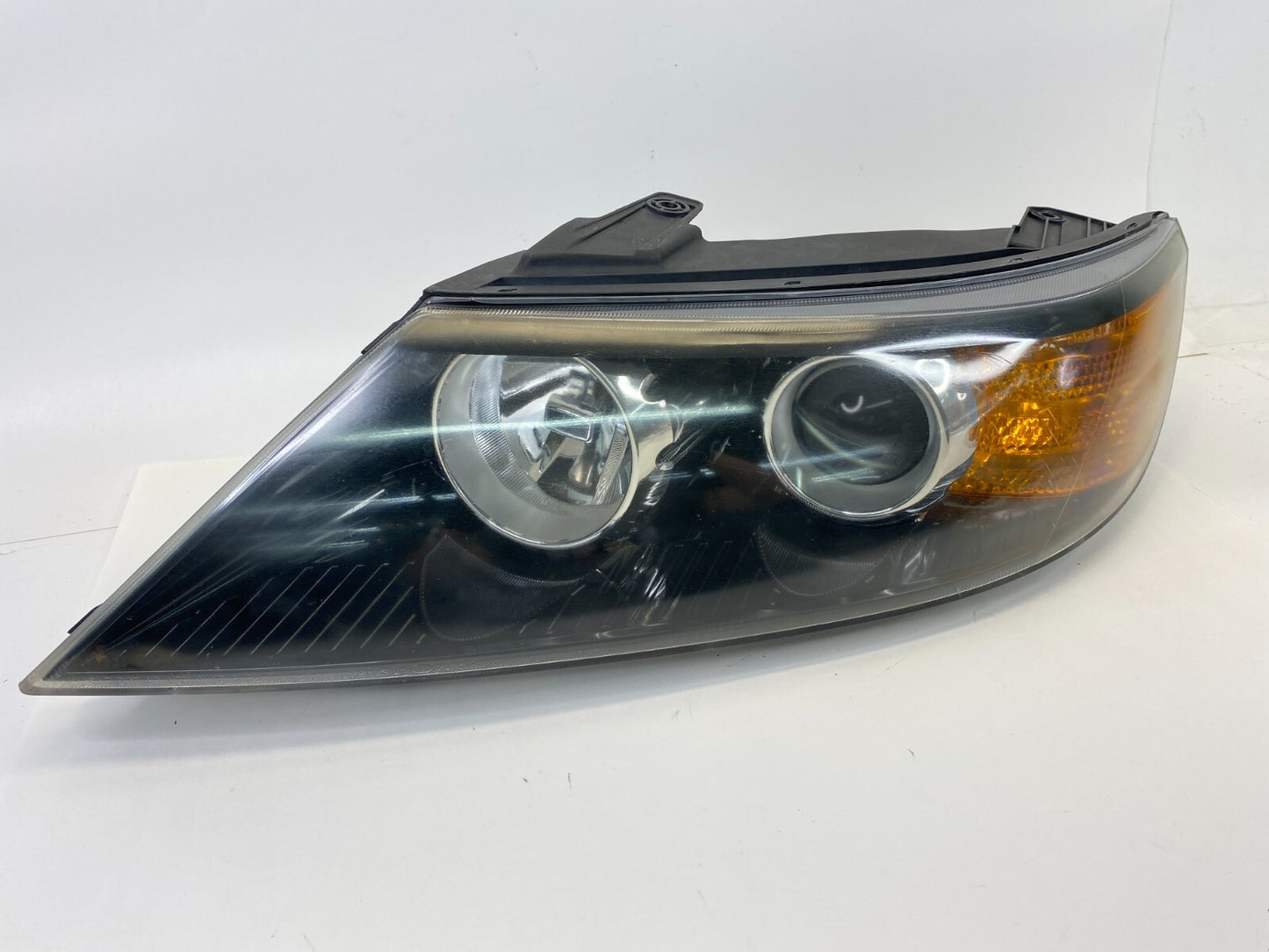 2011-2013 Kia Sorento Front Left Driver Headlight Headlamp 92101-1U200 OEM