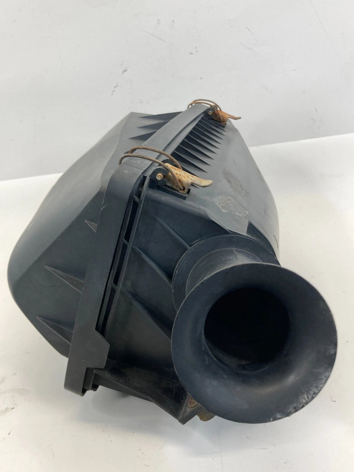 2003 2004 FORD CROWN VICTORIA 4.6L AIR CLEANER INTAKE BOX ASSEMBLY W/ MAF OEM