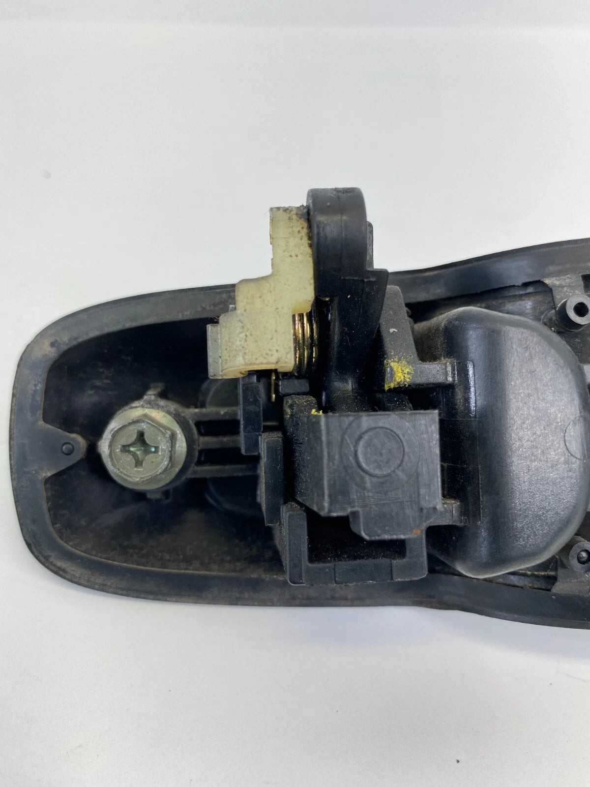 1999-2003 SUZUKI GRAND VITARA FRONT LH SIDE EXTERIOR DOOR HANDLE 82820-65D00 OEM