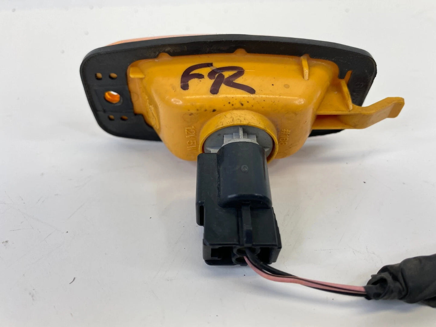 2005-2009 HYUNDAI TUCSON FR RIGHT BUMPER MOUNTED SIDE MARKER LIGHT OEM FACTORY