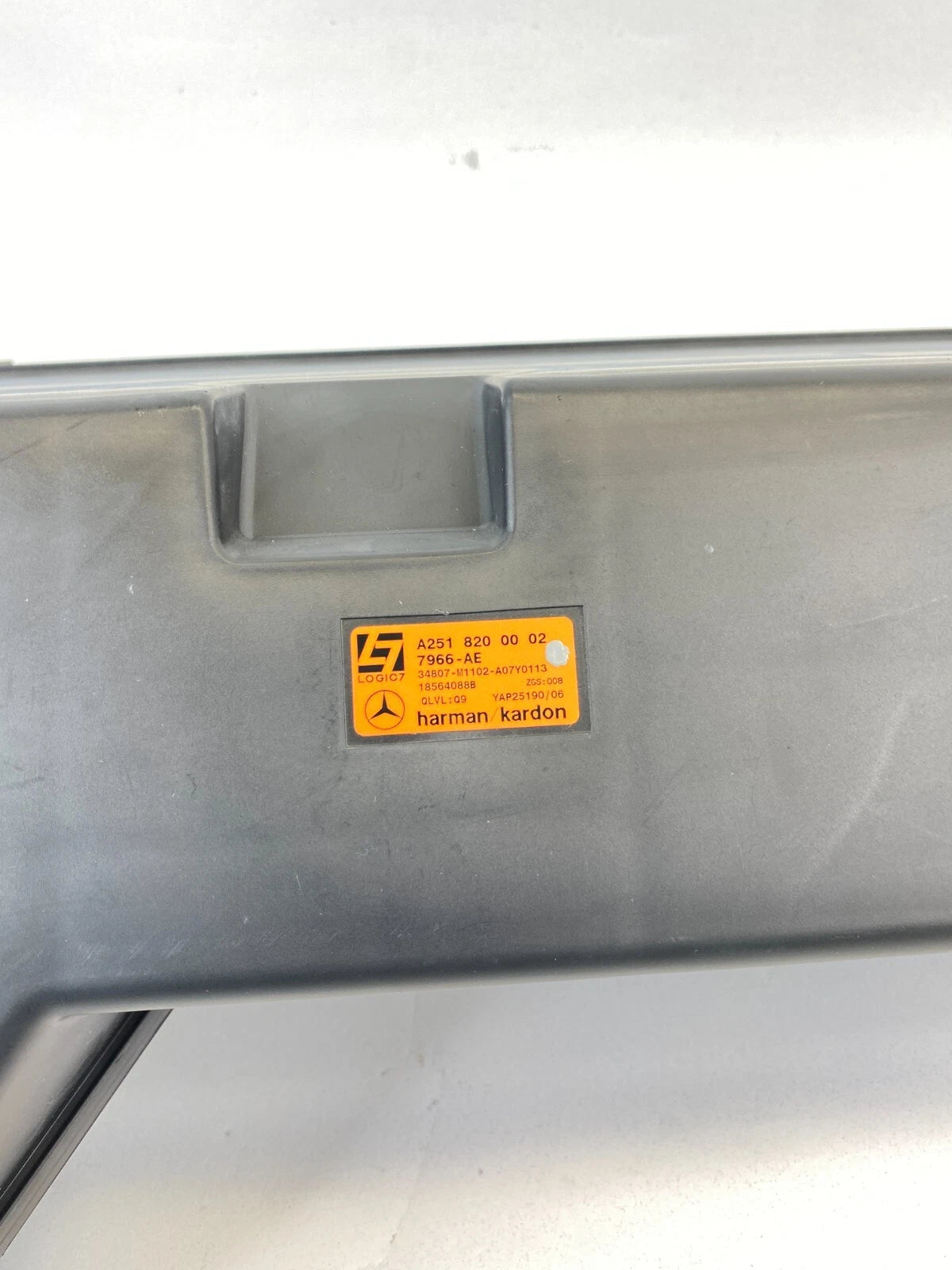 06-12 MERCEDES-BENZ R350 REAR SUBWOOFER LOUD SPEAKER A2518200002 HARMAN/KARDON