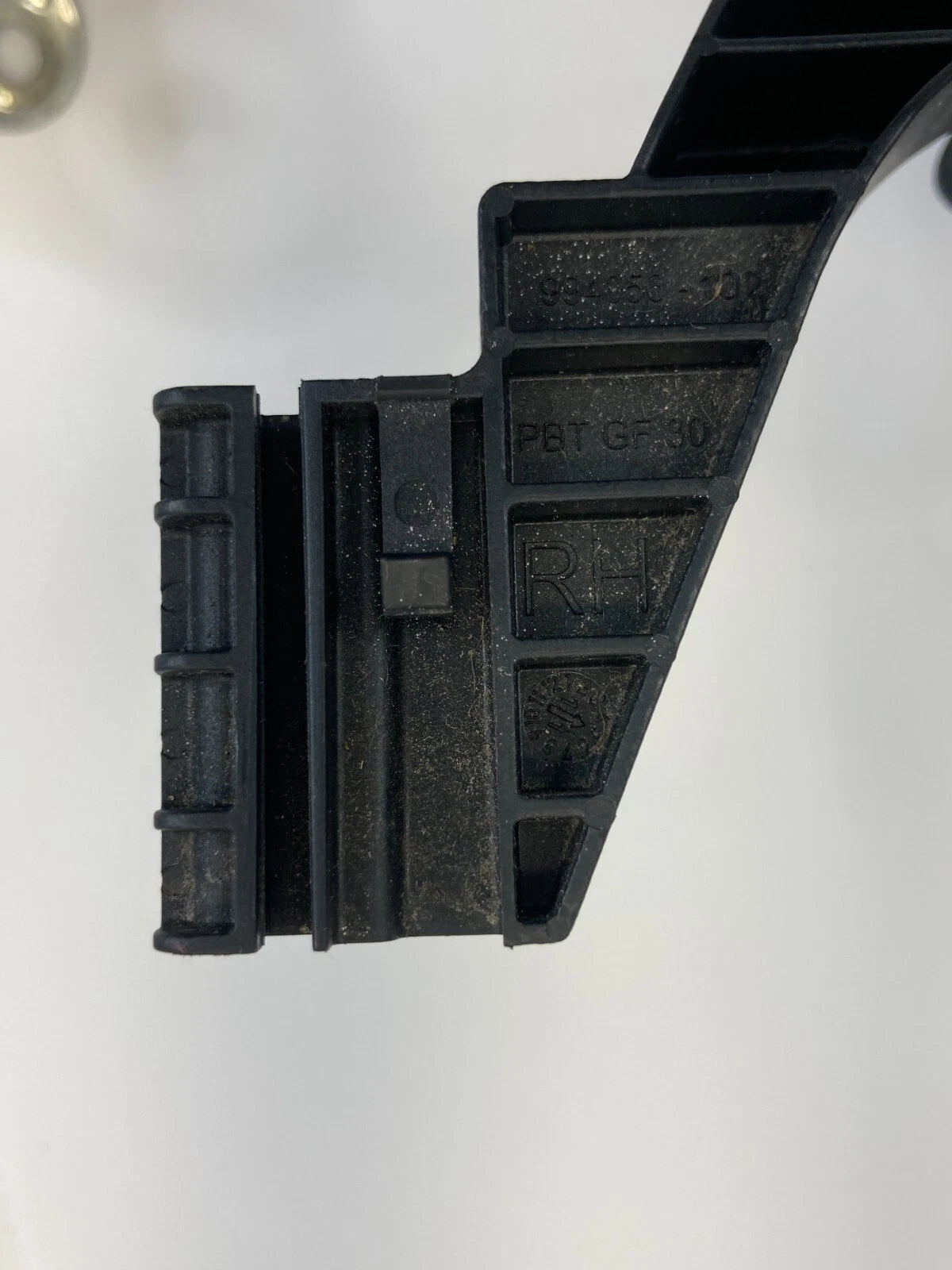 2006 2007 MERCEDES-BENZ ML 500 HANDLE FRAME BRACKET ON THE REAR RIGHT DOOR