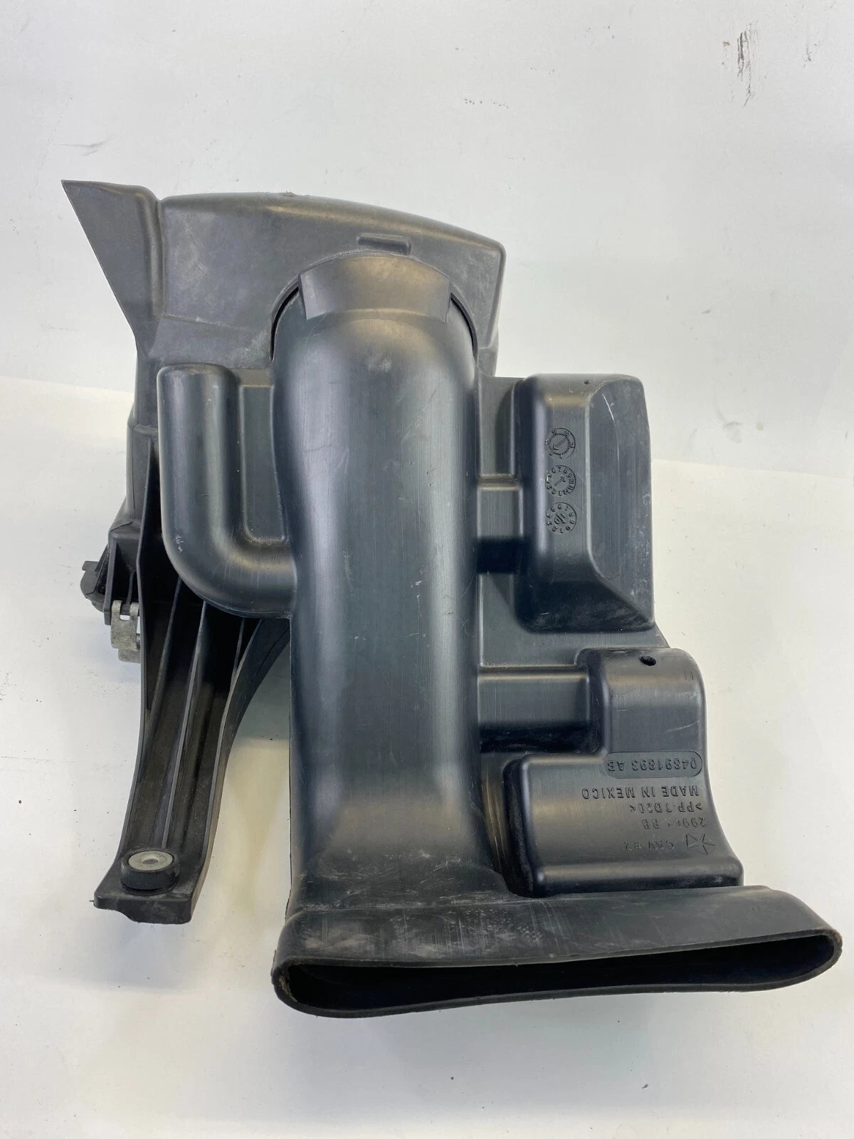 2009 2010 DODGE JOURNEY 2.4L AIR CLEANER BOX FILTER COVER LOWER 04891893AB