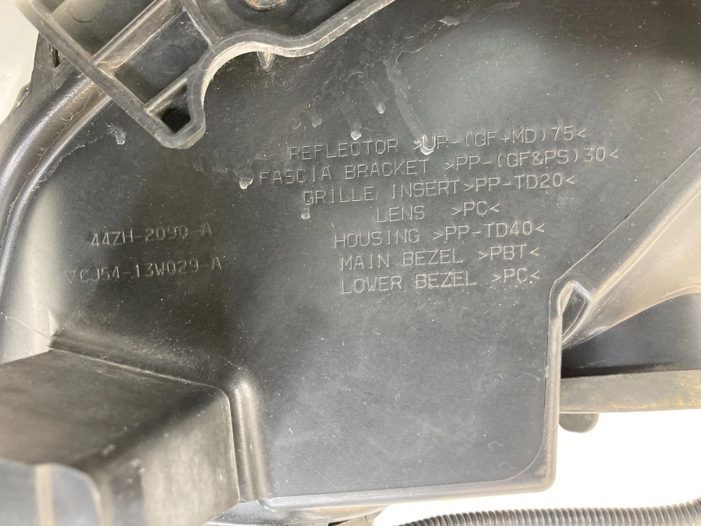 2013-2016 FORD ESCAPE FRONT RIGHT PASSENGER HEADLIGHT HEADLAMP HALOGEN OEM